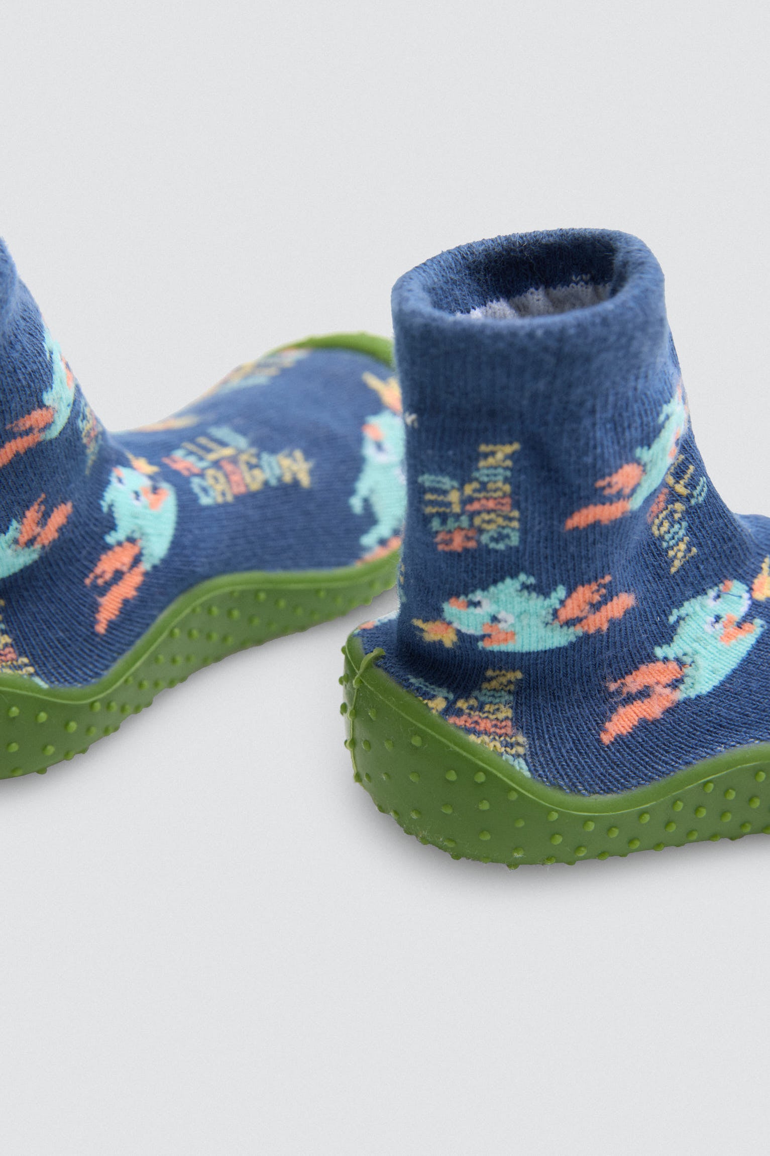 54041-4-zapatillas-calcetin-estampado-dragones