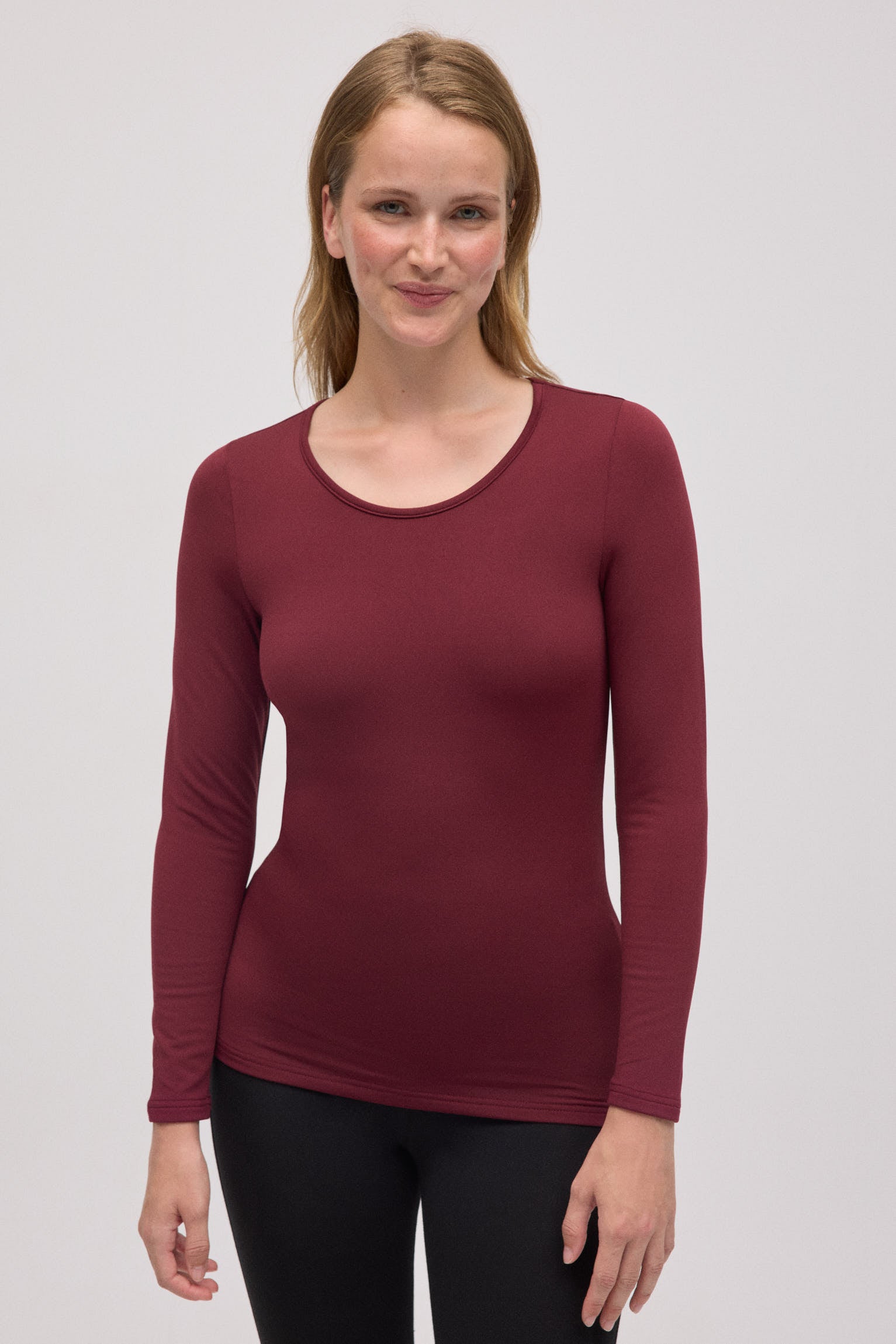 70002-1-camiseta-termica-mujer-ysabel-mora-granate