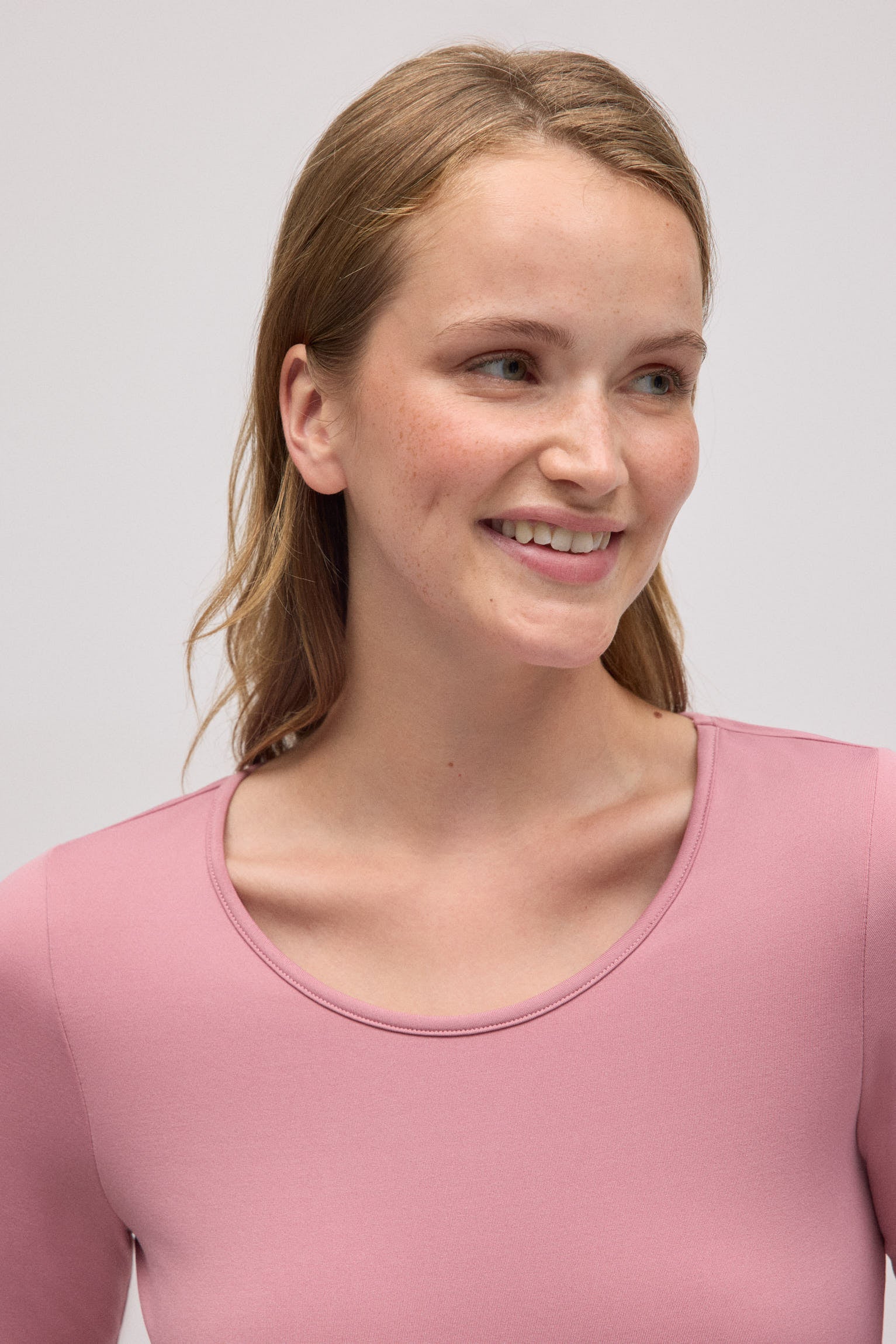 70002-3-camiseta-termica-mujer-ysabel-mora-rosa
