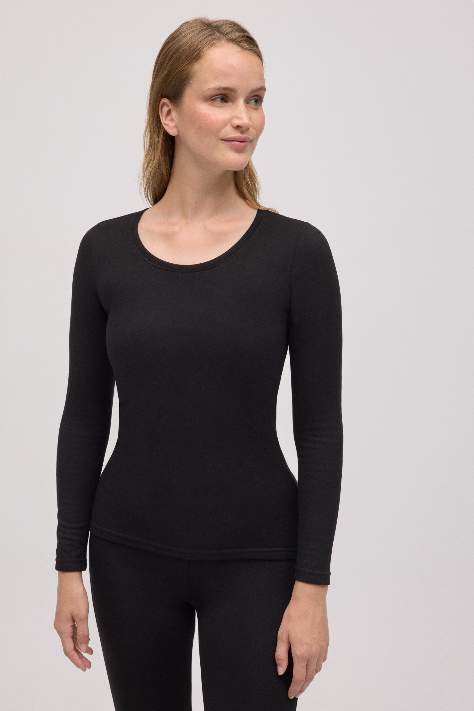 70036-1-camiseta-termica-mujer-extra-warm-ysabel-mora-negro