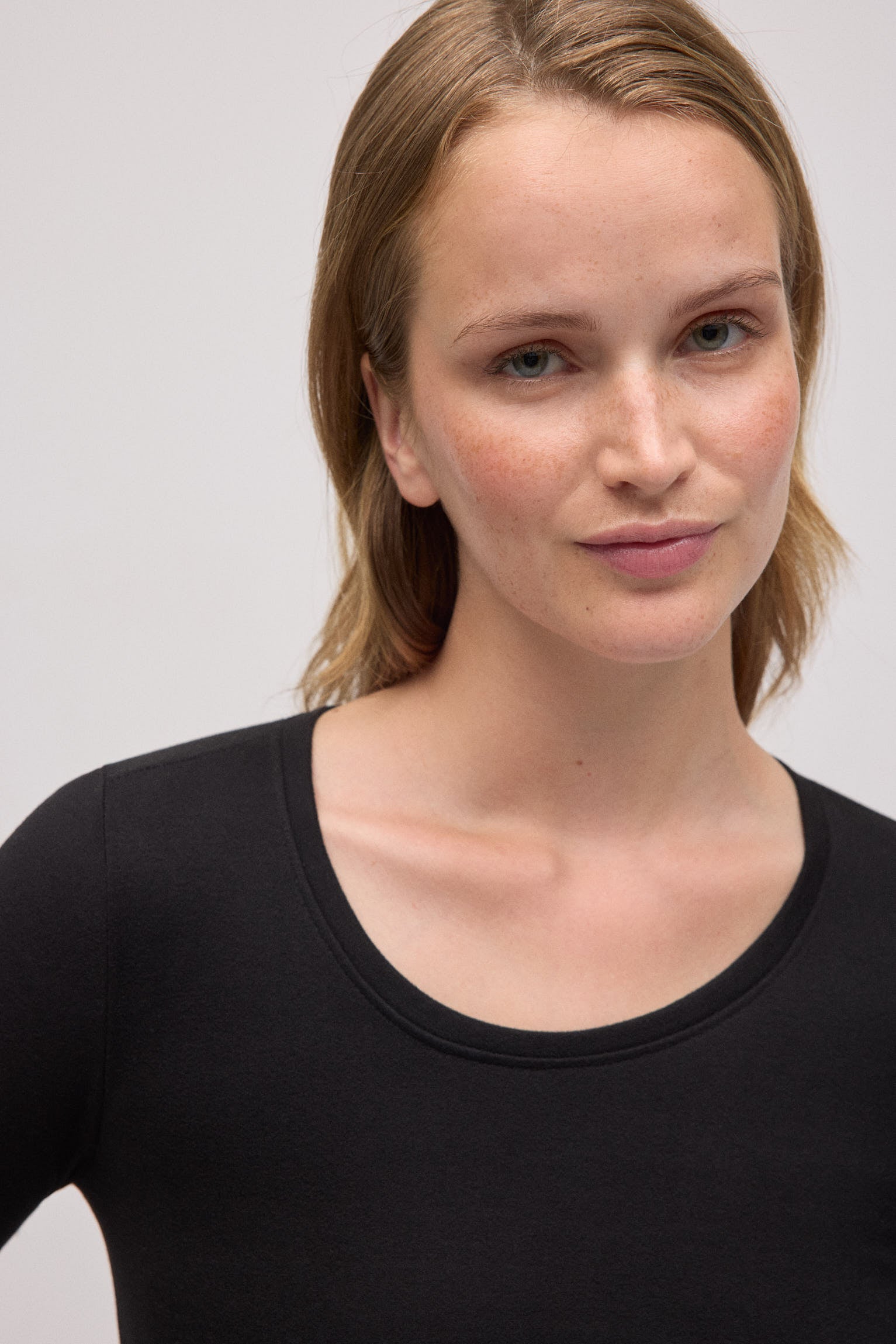 70036-3-camiseta-termica-mujer-extra-warm-ysabel-mora-negro