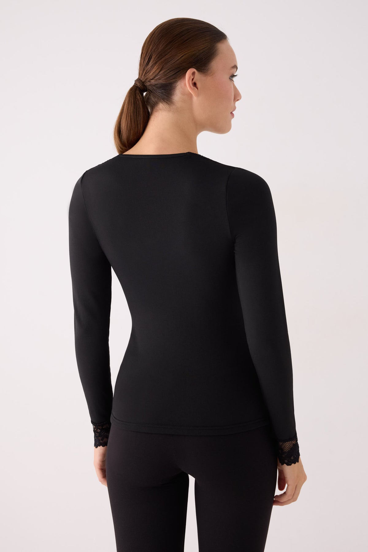 TÉRMICO Camiseta mujer manga larga cuello cuadrado con encaje negro