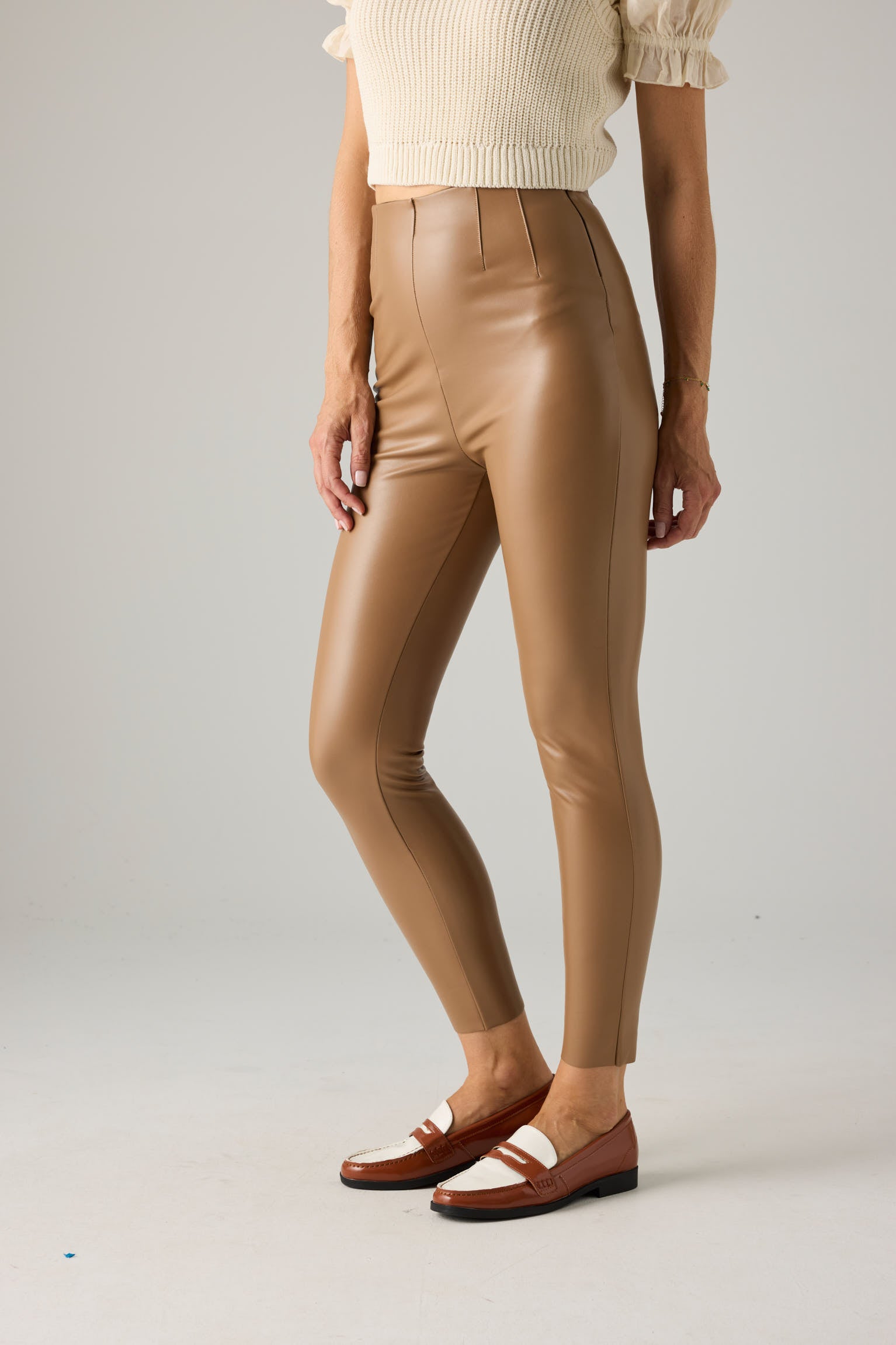 70164-5-pantalones-leggings-efecto-piel-ysabel-mora - Camel