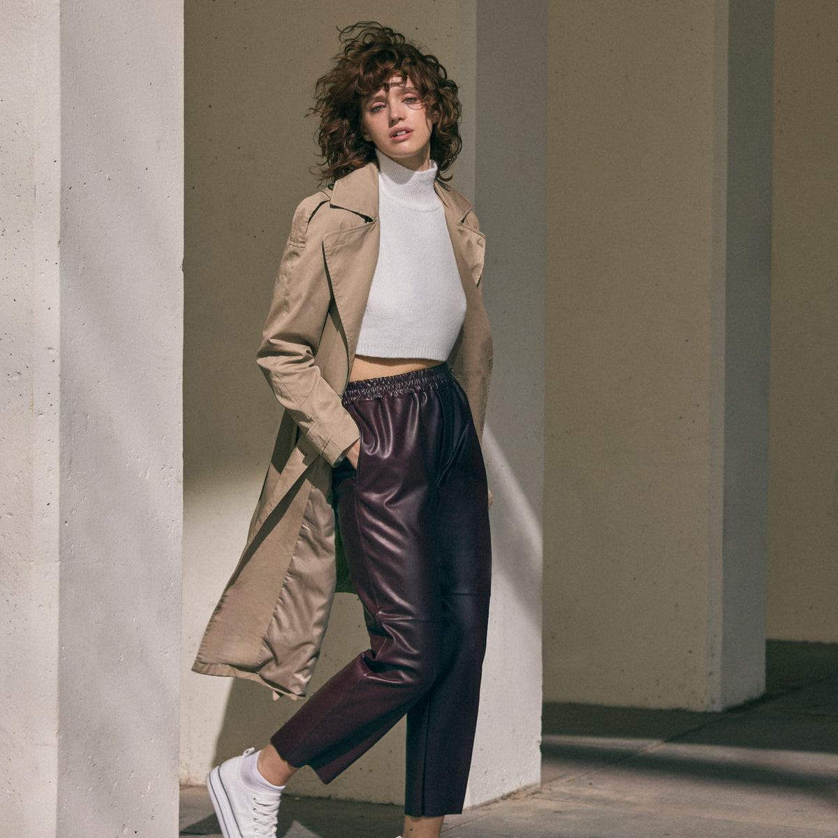 Pantalón térmico ancho efecto piel burdeos