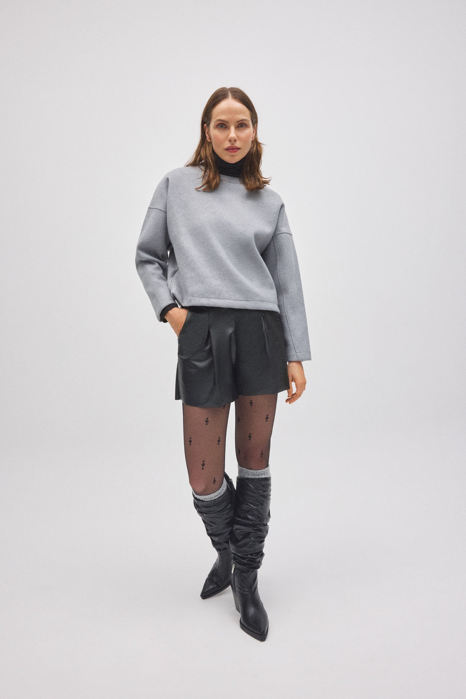 70445-1-shorts-efecto-piel-negro-ysabel-mora