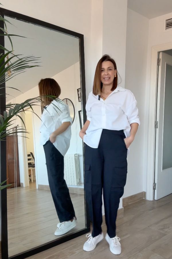 Look con pantalón cargo marino @emidelgado79