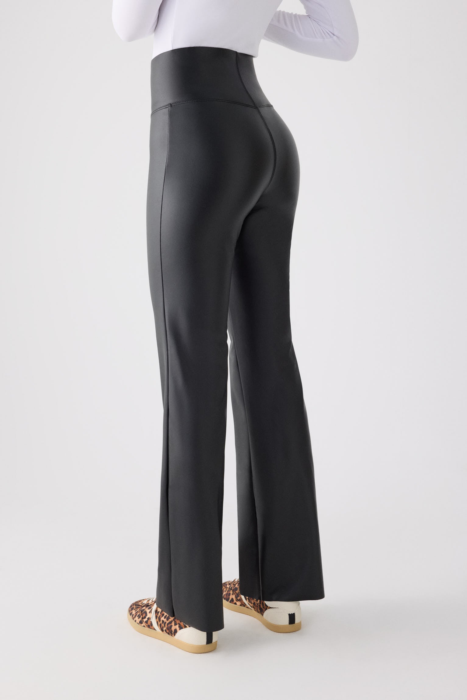 70486-negro-leggings-mujer-acampanados-efecto-piel-con-control-abdominal-negros