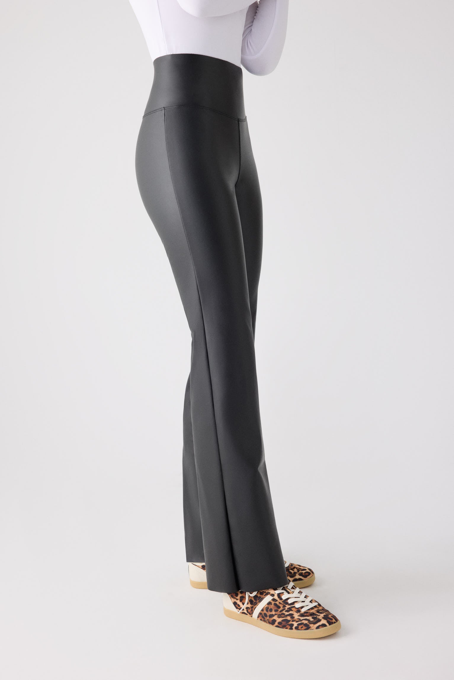 70486-negro-leggings-mujer-acampanados-efecto-piel-con-control-abdominal-negros