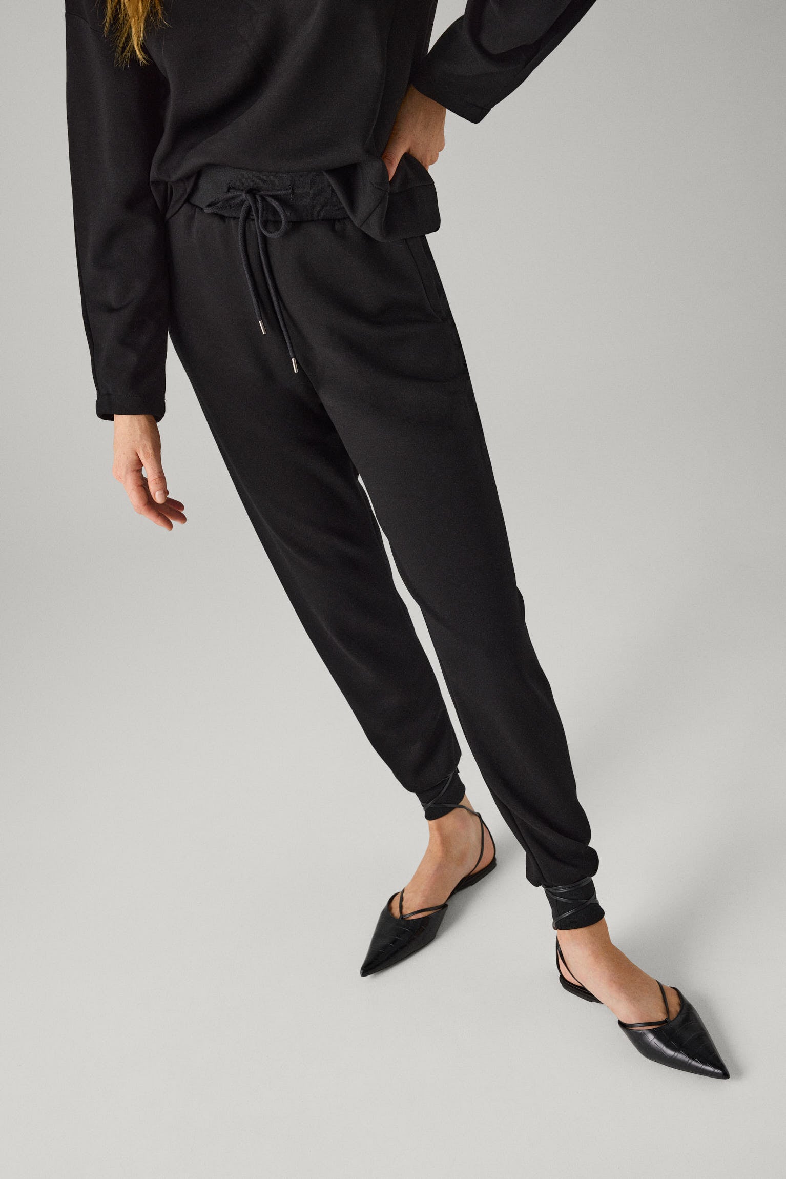 Pantalón jogger tacto suave negro