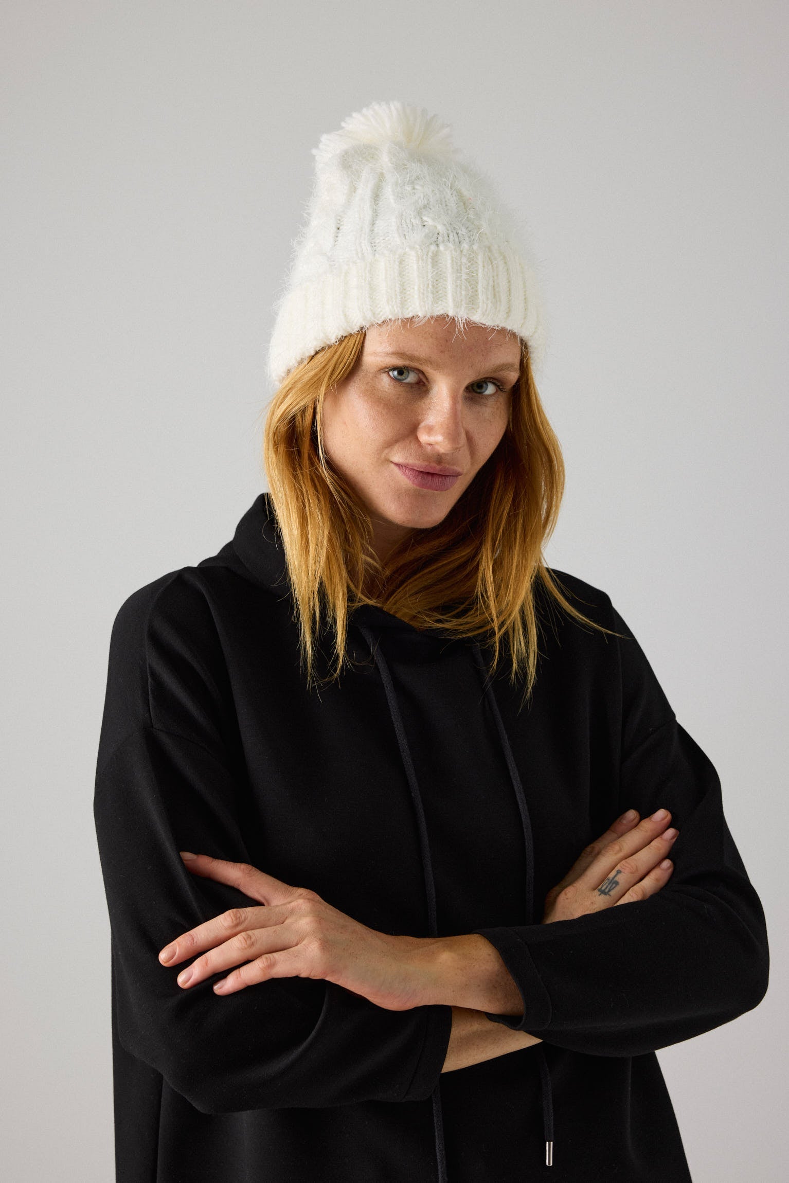 70654-0-gorro-pompon-mujer-ysabel-mora - Blanco