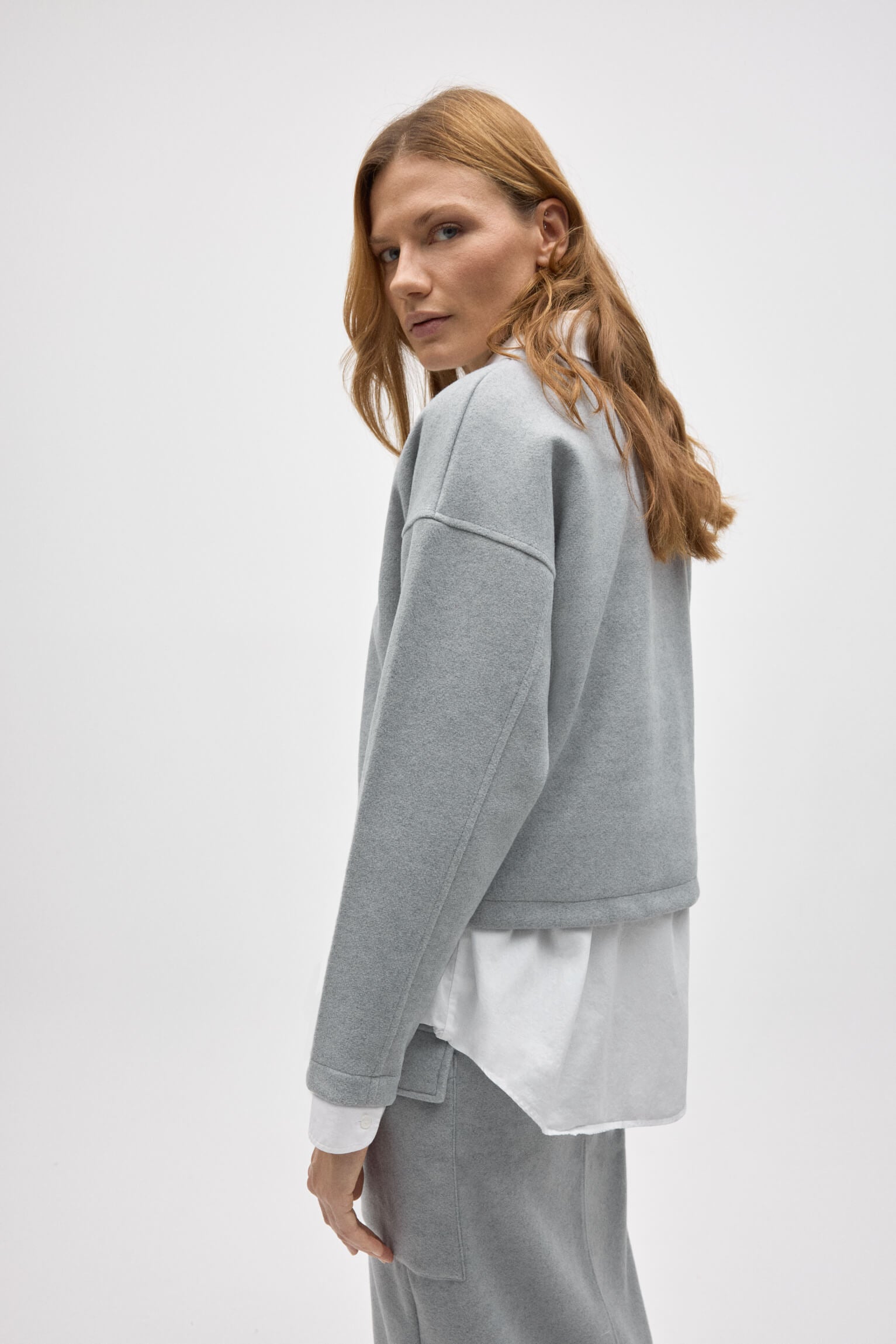 70663-3-jersey-calido-estructura-cuello-redondo-gris