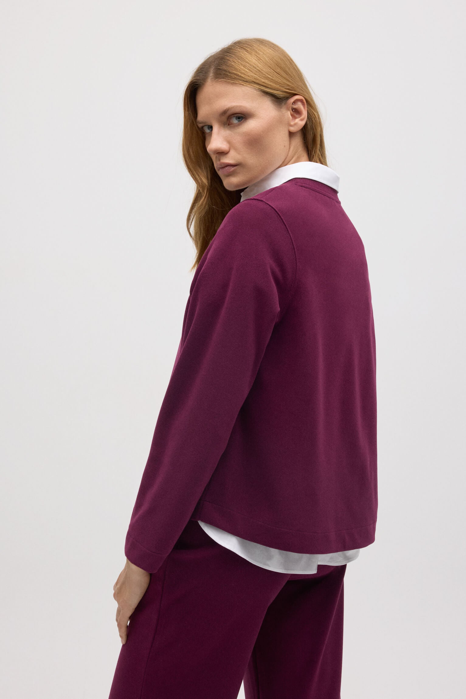 70667-2-jersey-calido-cuello-redondo-con-textura-burdeos