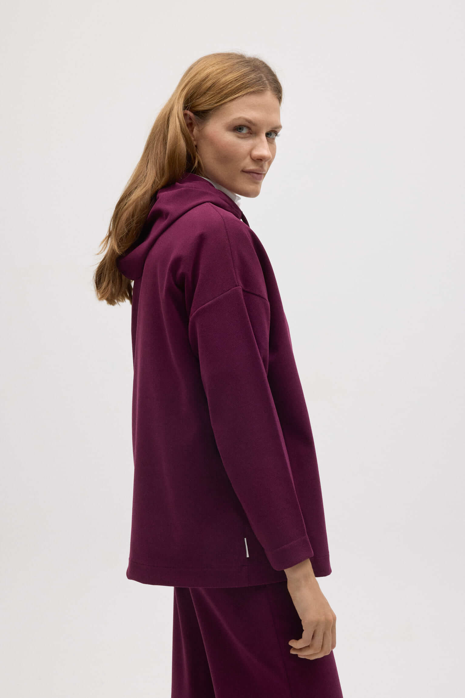 70668-4-sudadera-calida-capucha-ajustable-con-textura-burdeos