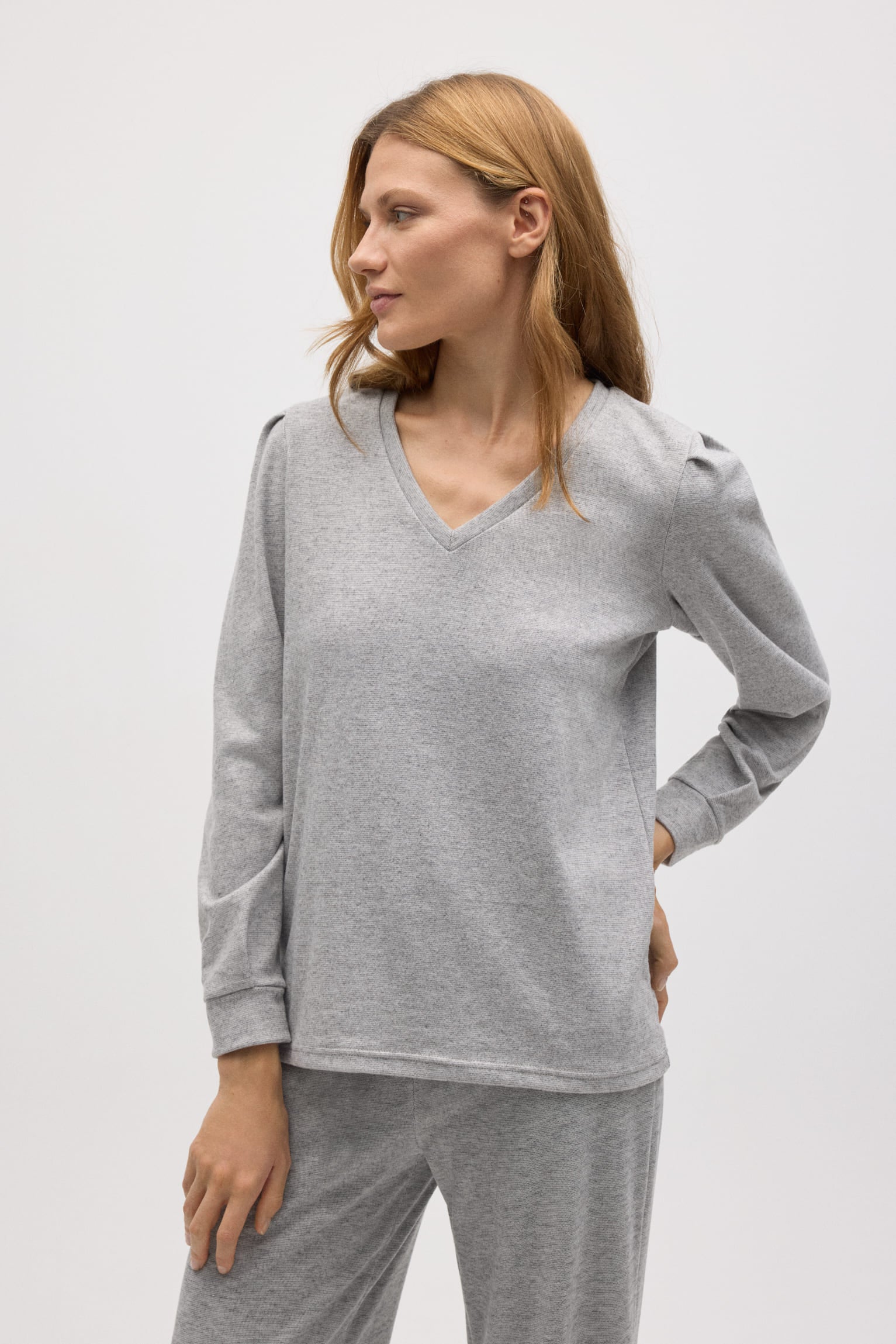 70671-2-jersey-extra-comodo-detalle-hombros-gris