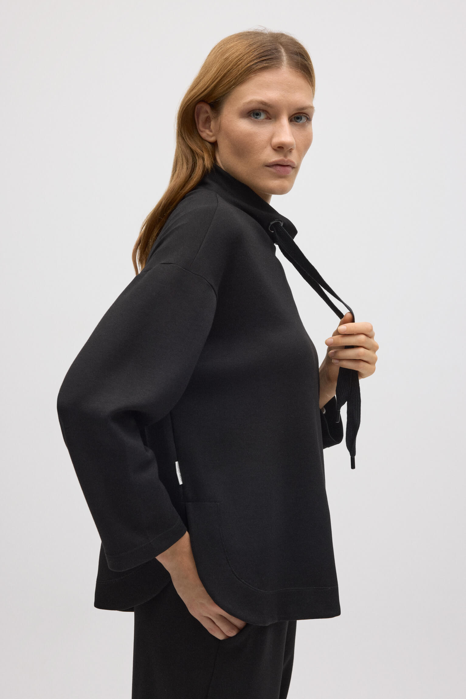 70674-4-sudadera-con-cuello-fluida-negro