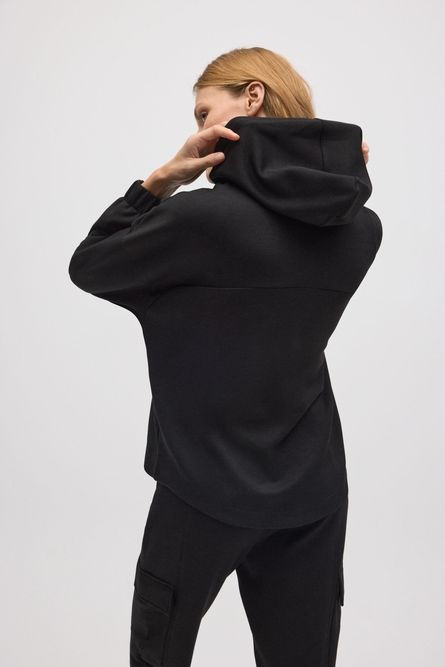 70675-5-sudadera-con-capucha-fluida-negro