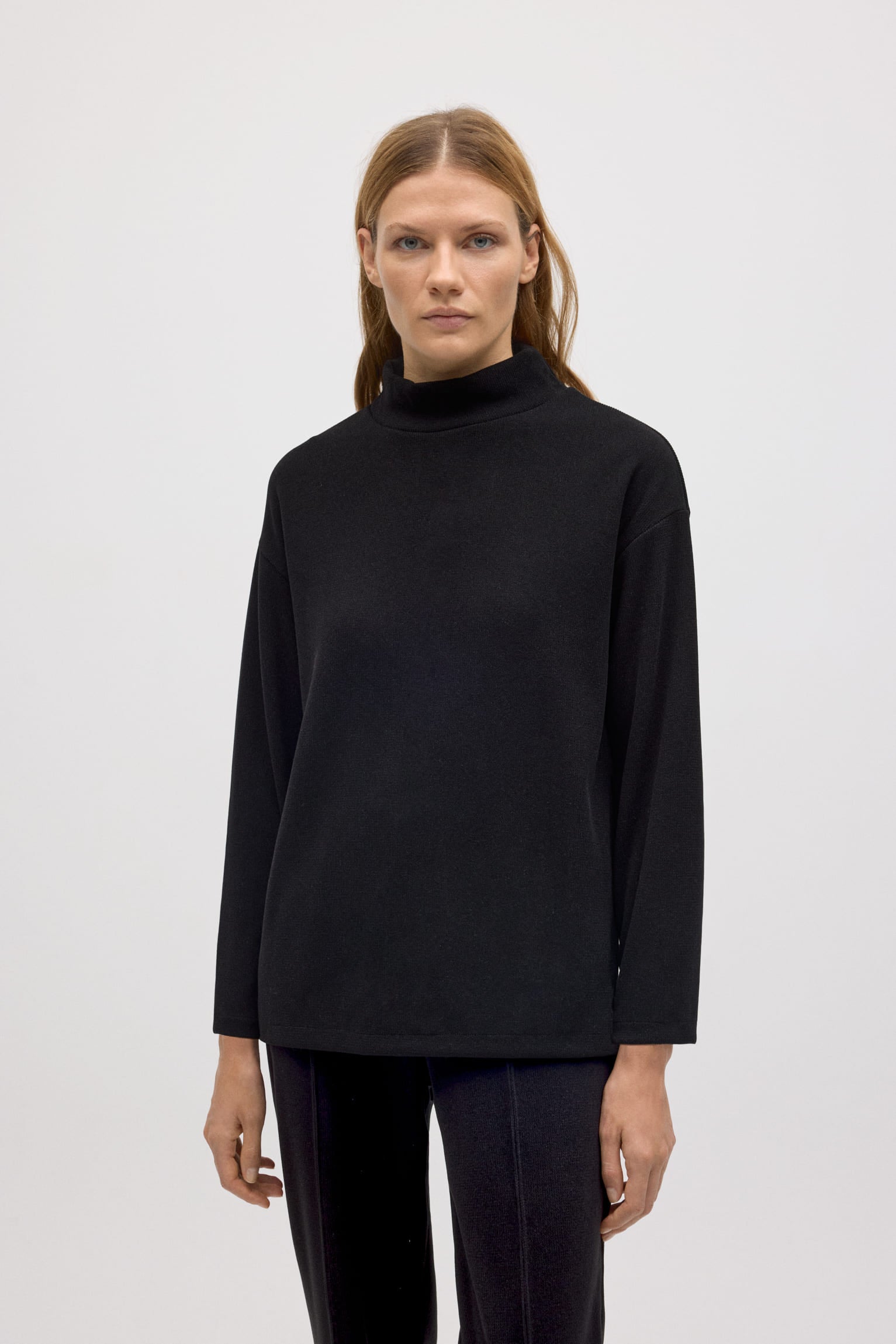 70682-2-jersey-cuello-perkins-efecto-pana-negro