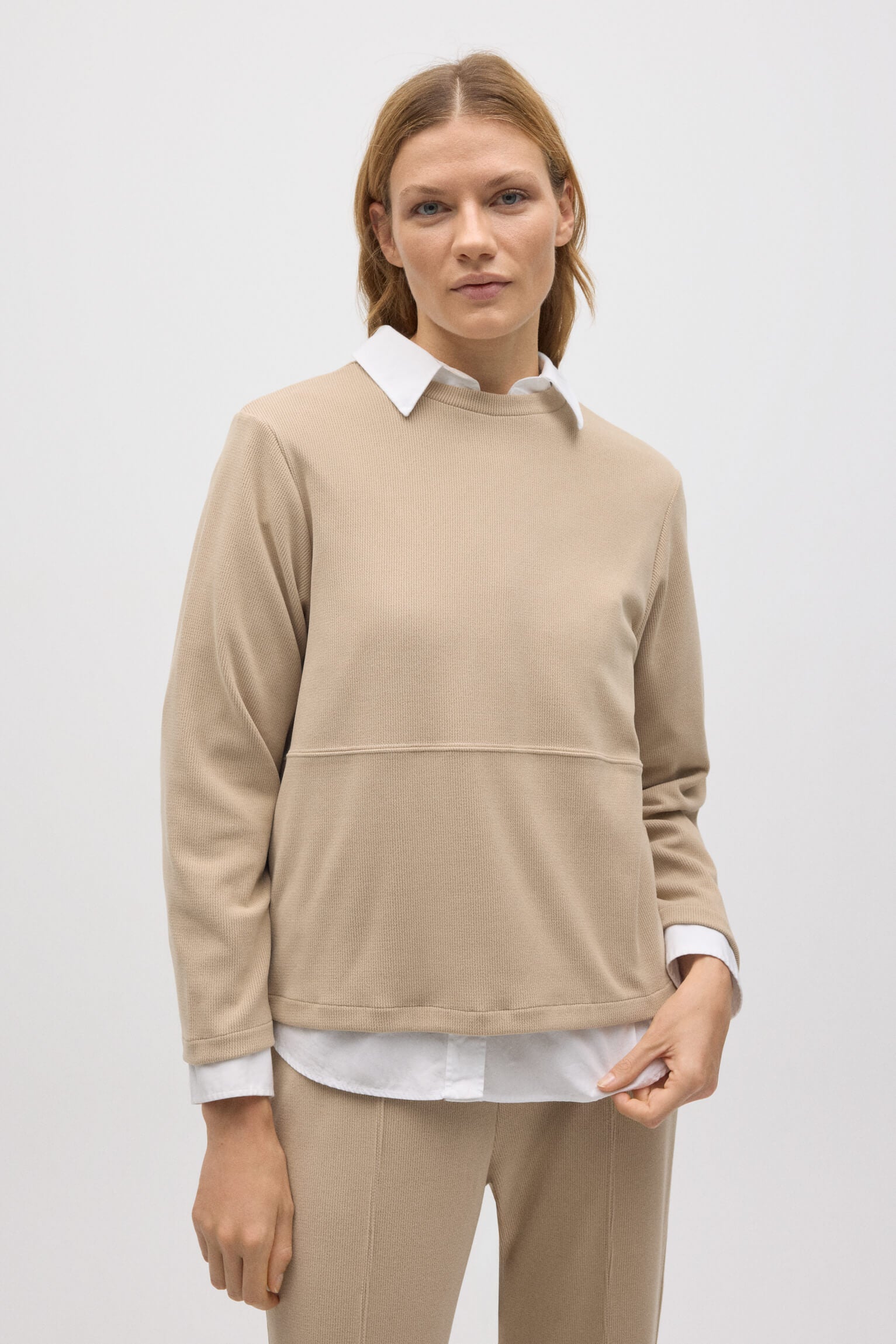 70683-2-jersey-cuello-redondo-efecto-pana-beige