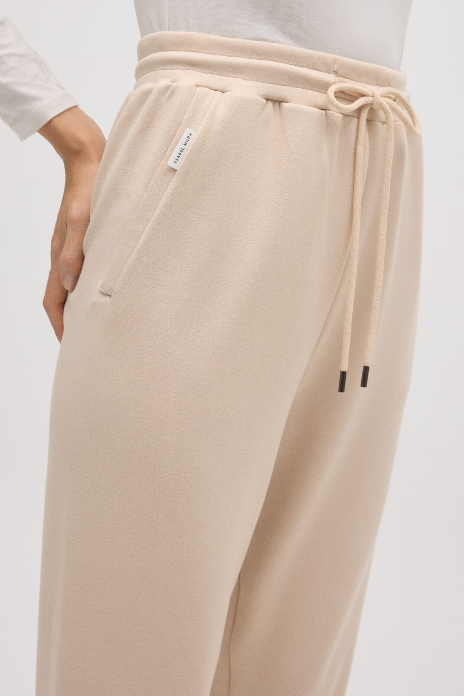 70685-4-pantalon-jogger-fluido-marfil