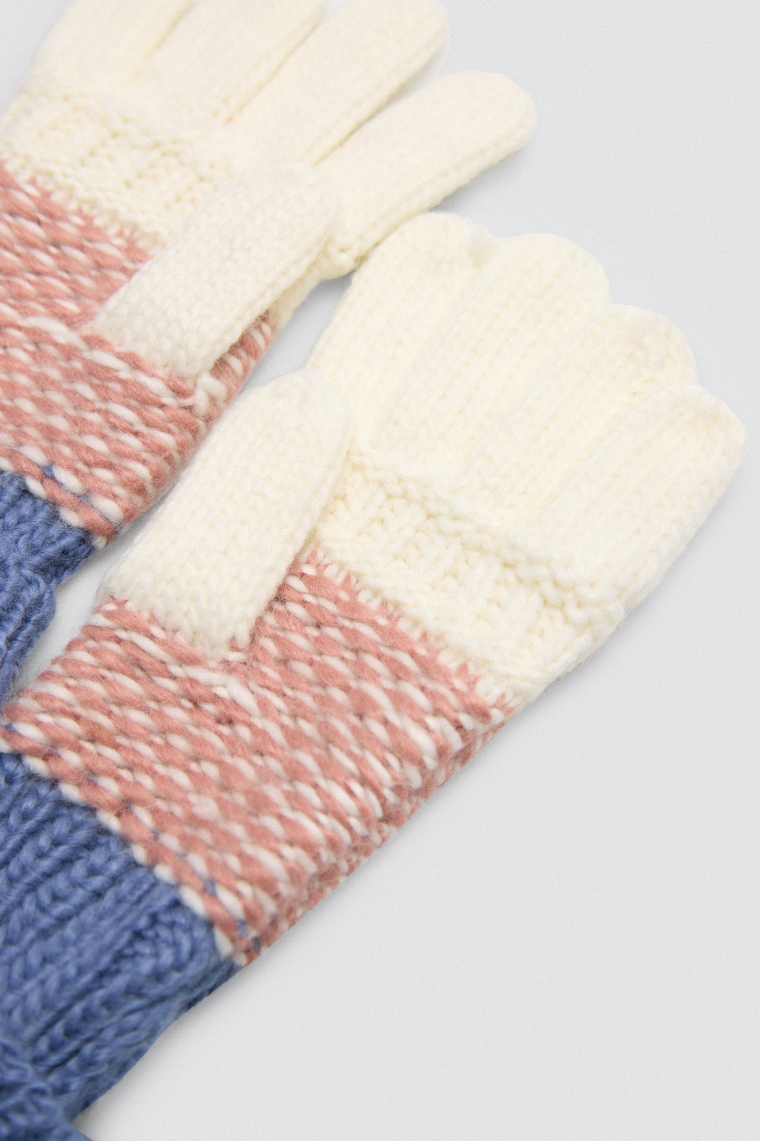 70687-6-set-gorro-con-pompon-y-guantes-de-punto-colores