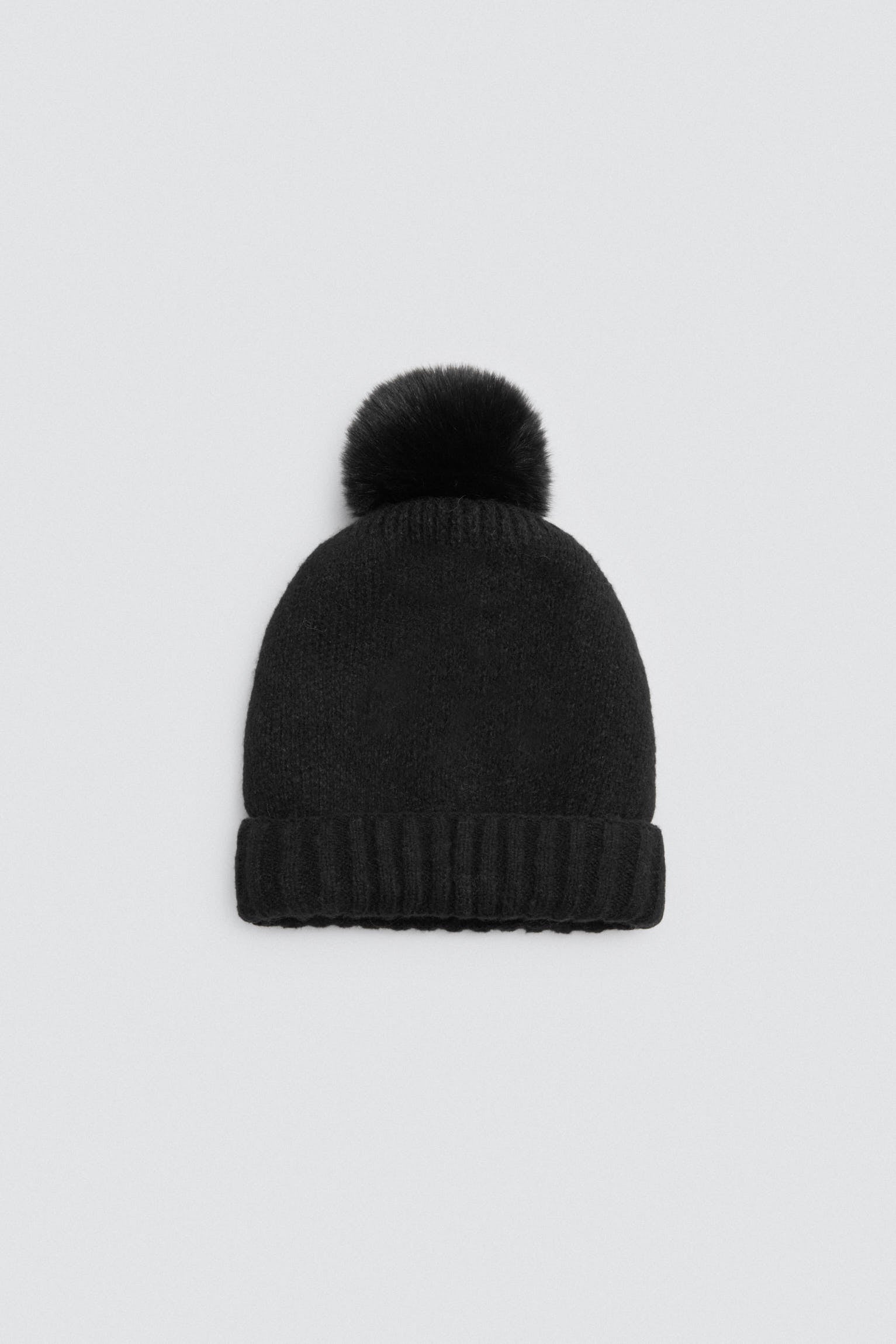 70688-1-gorro-con-pompon-negro
