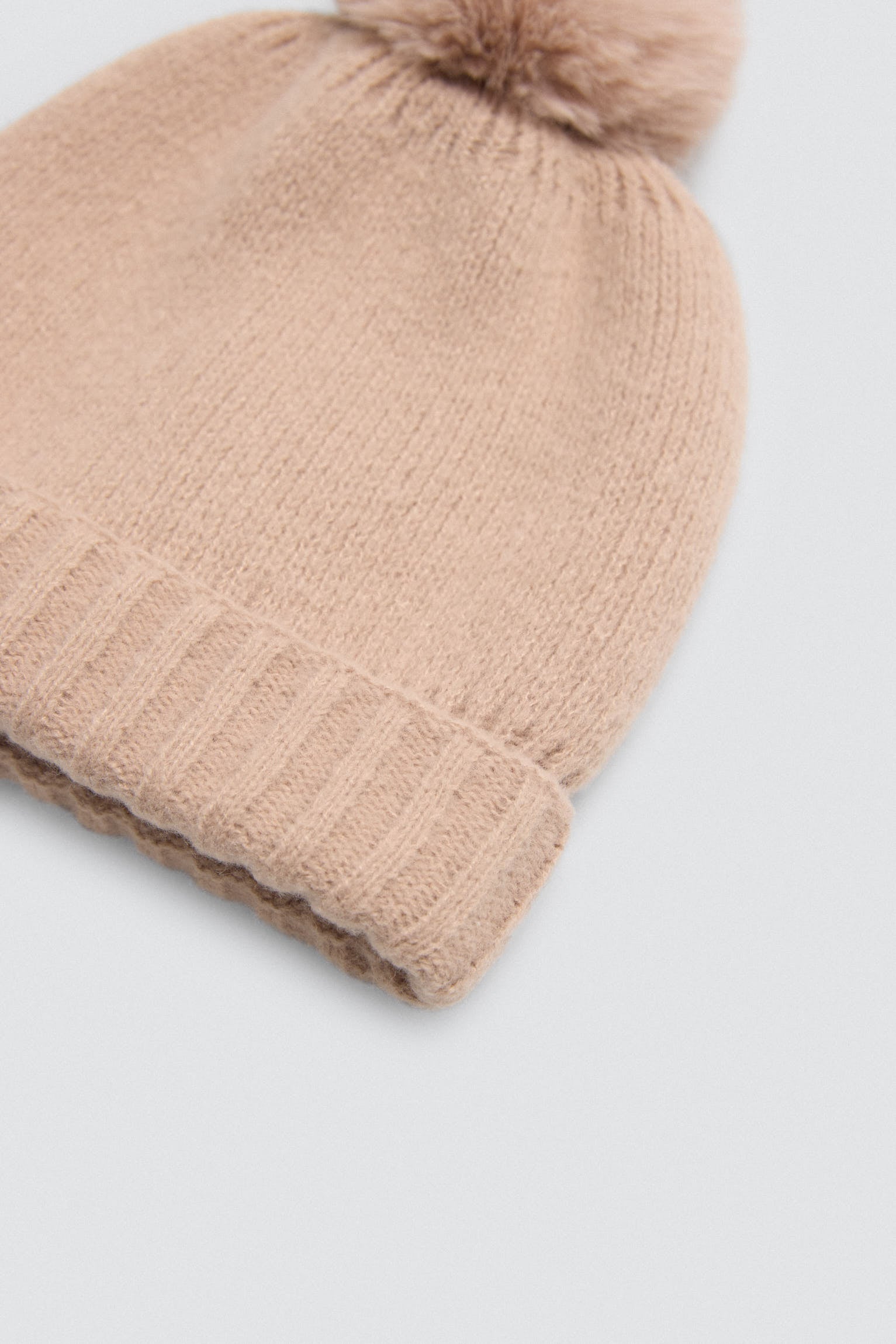 70688-2-gorro-con-pompon-beige