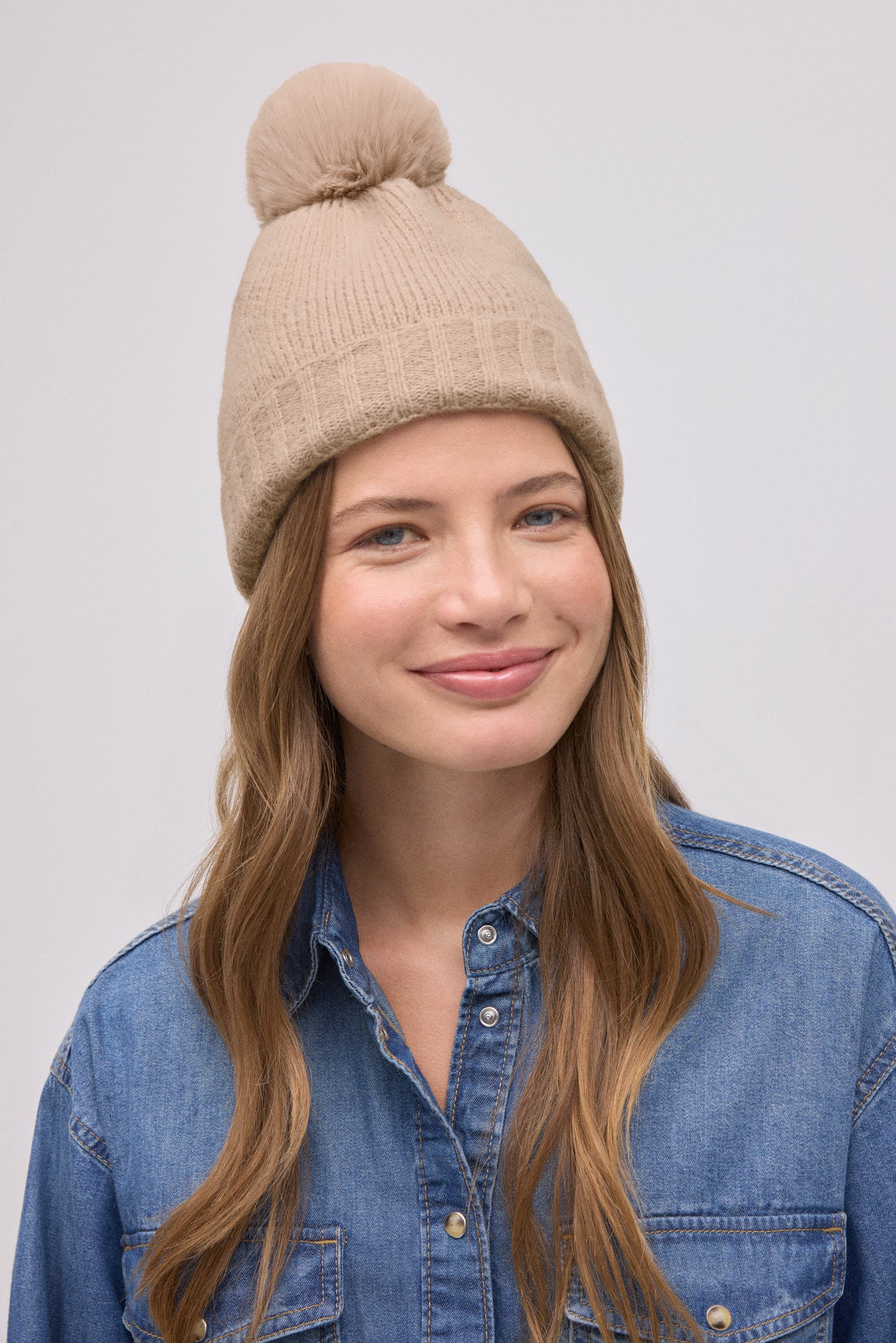 70688-3-gorro-con-pompon-beige