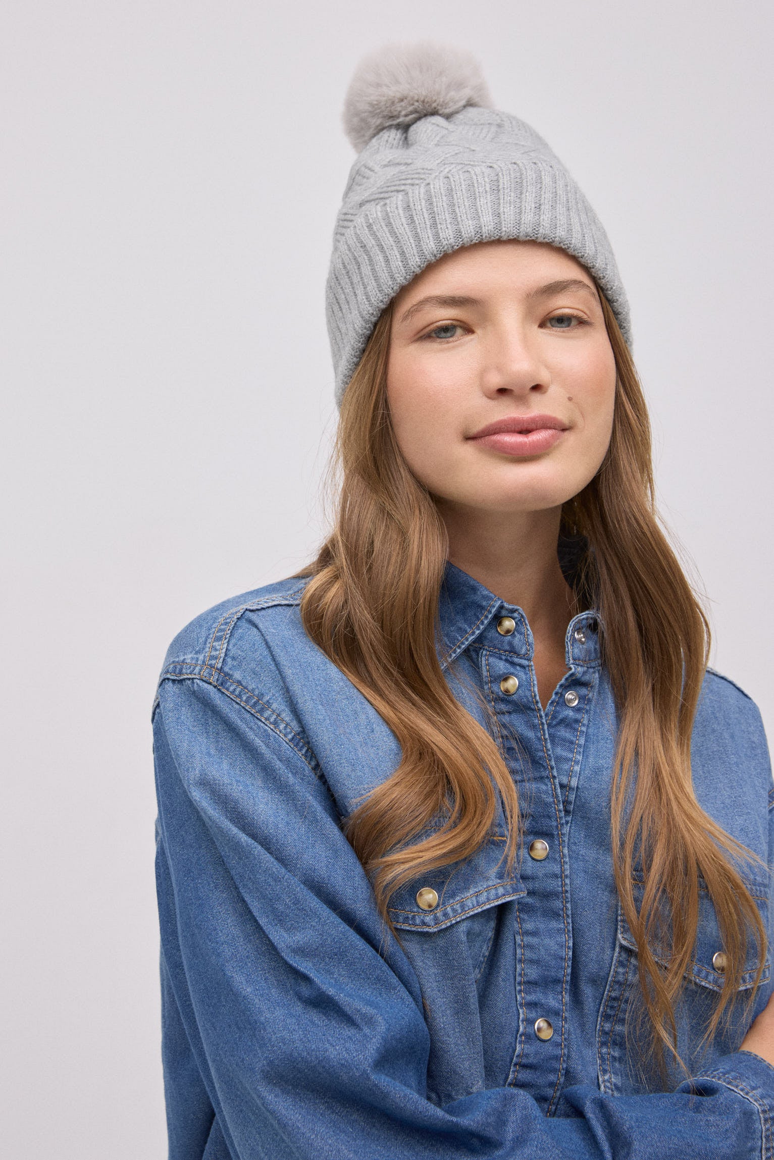 70690-4-gorro-afelpado-con-pompon