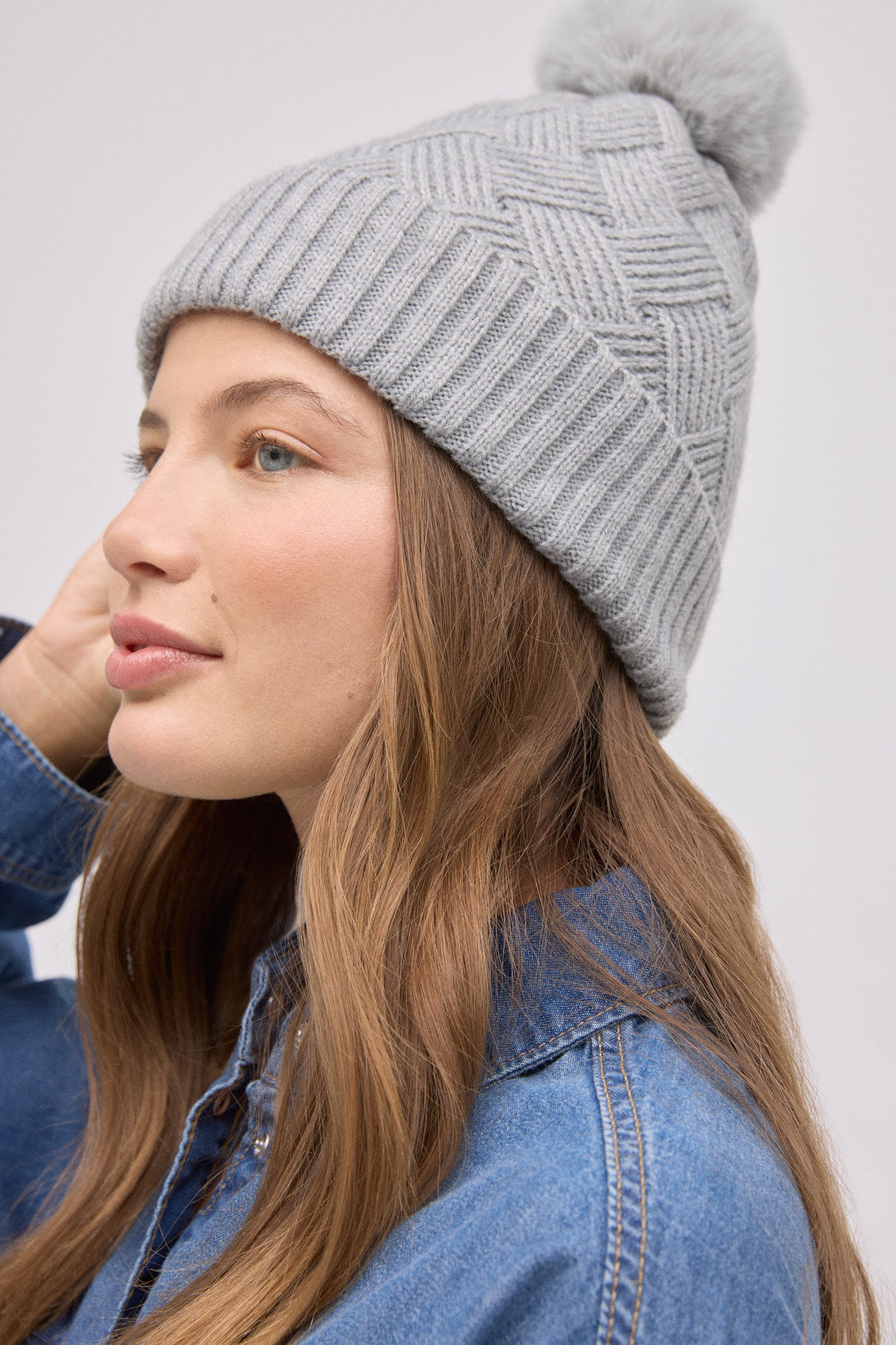 70690-5-gorro-afelpado-con-pompon