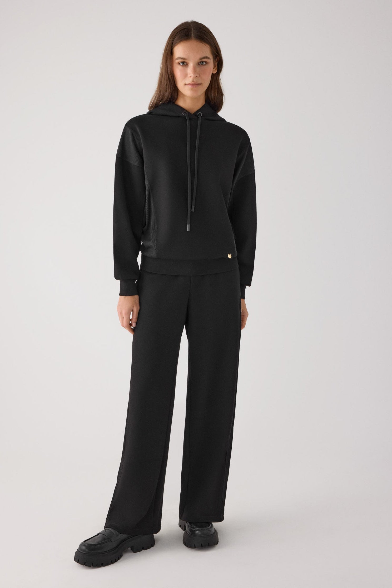 70747-black-pantalones-comodos-anchos-afelpados-tiro-alto-canale-negro