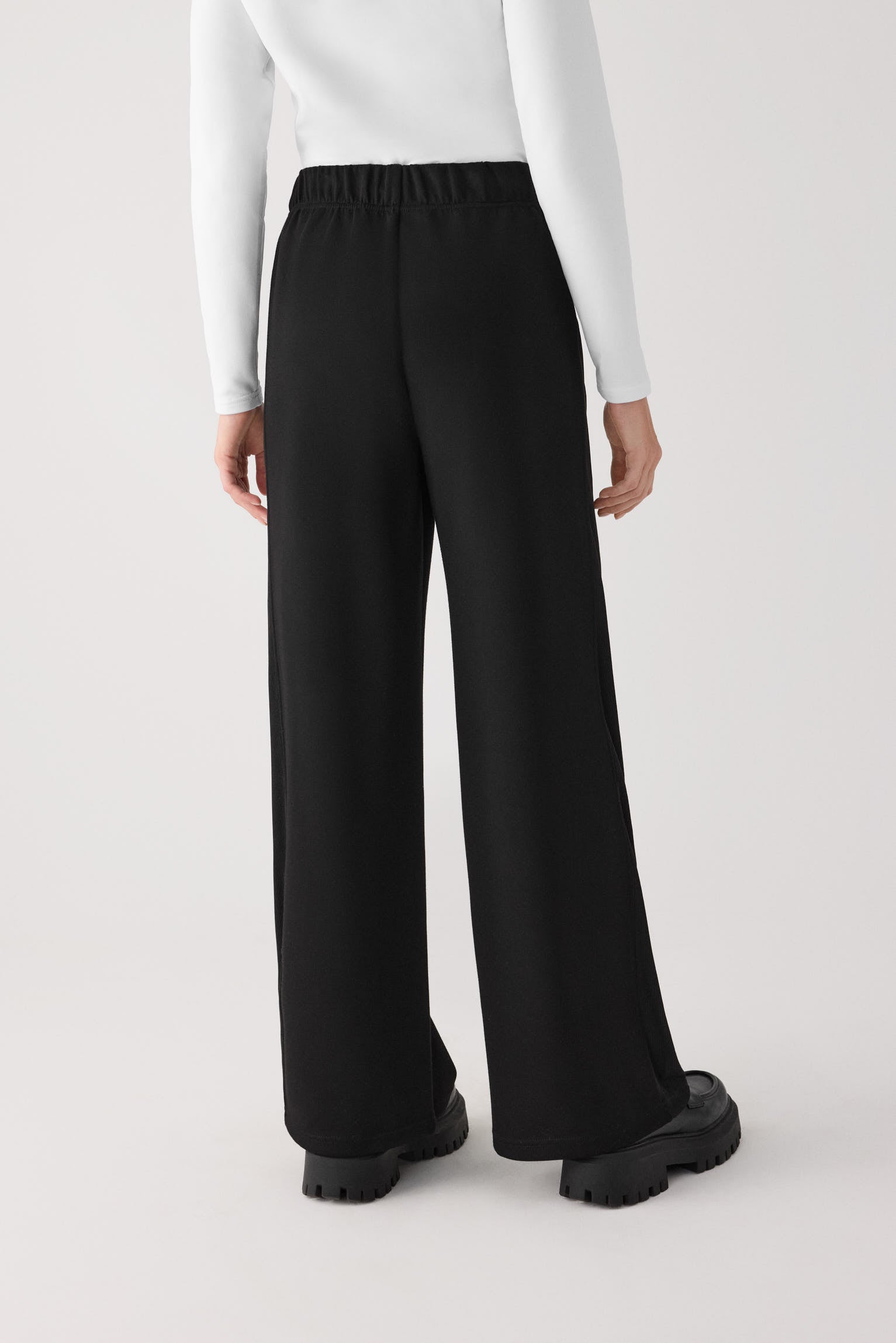 70747-black-pantalones-comodos-anchos-afelpados-tiro-alto-canale-negro