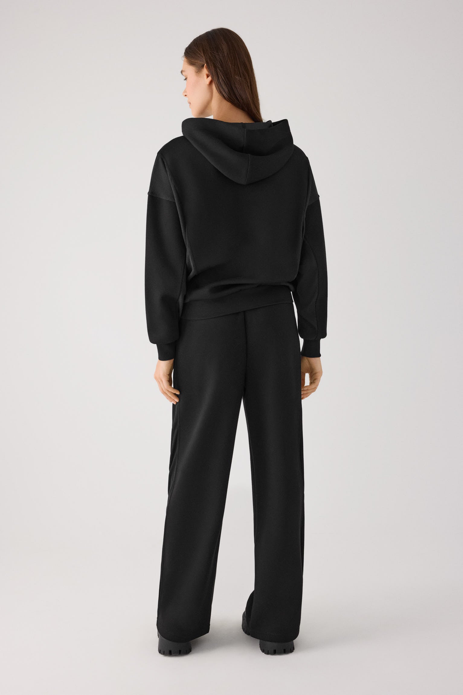 70747-black-pantalones-comodos-anchos-afelpados-tiro-alto-canale-negro