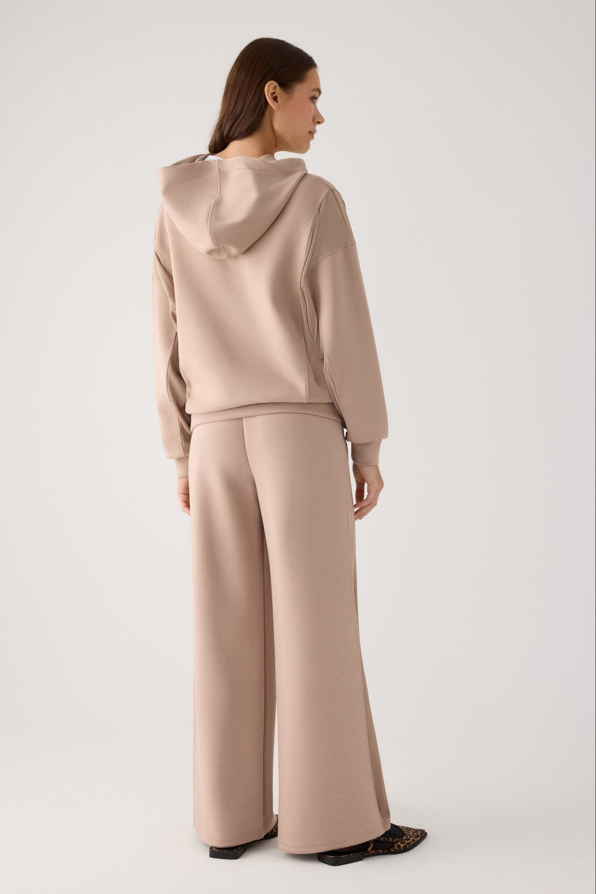 70747-taupe-pantalones-comodos-anchos-afelpados-tiro-alto-canale-beige
