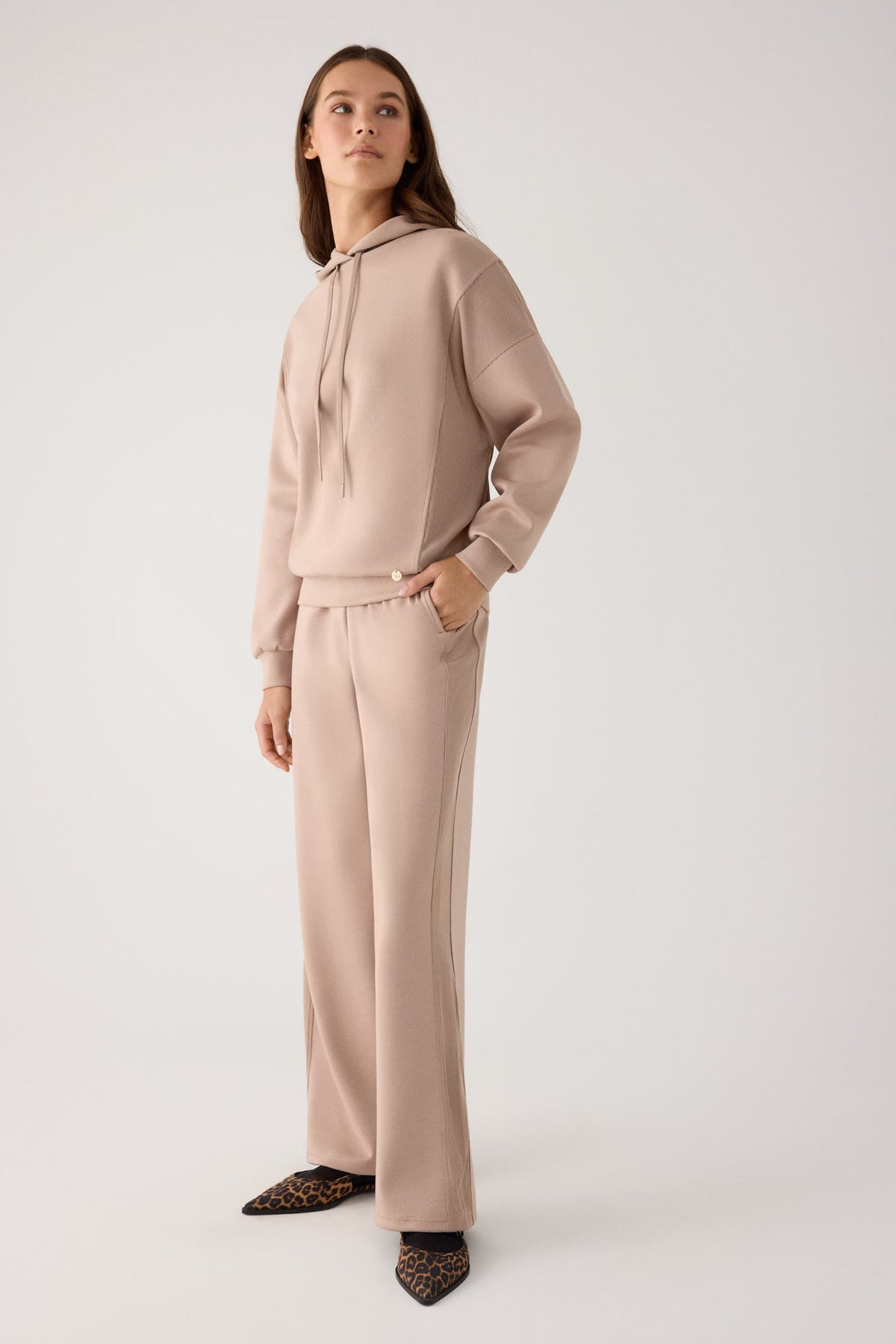 70747-taupe-pantalones-comodos-anchos-afelpados-tiro-alto-canale-beige