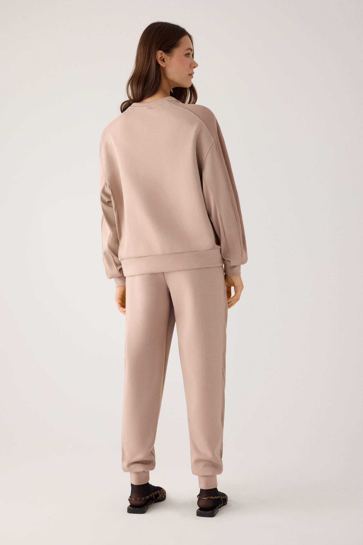 70748-taupe-pantalones-comodos-jogger-afelpados-tiro-alto-canale-beige