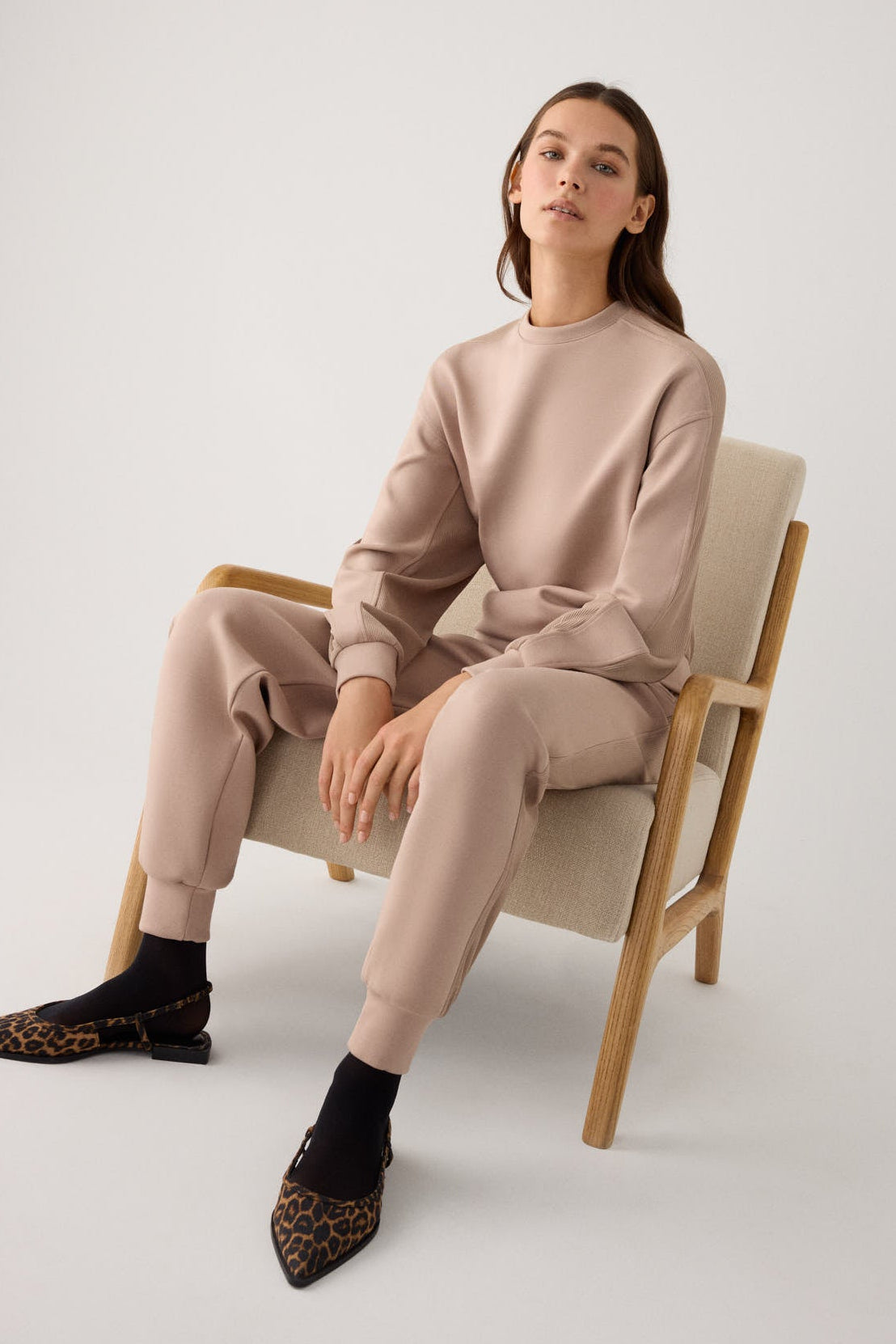 70748-taupe-pantalones-comodos-jogger-afelpados-tiro-alto-canale-beige