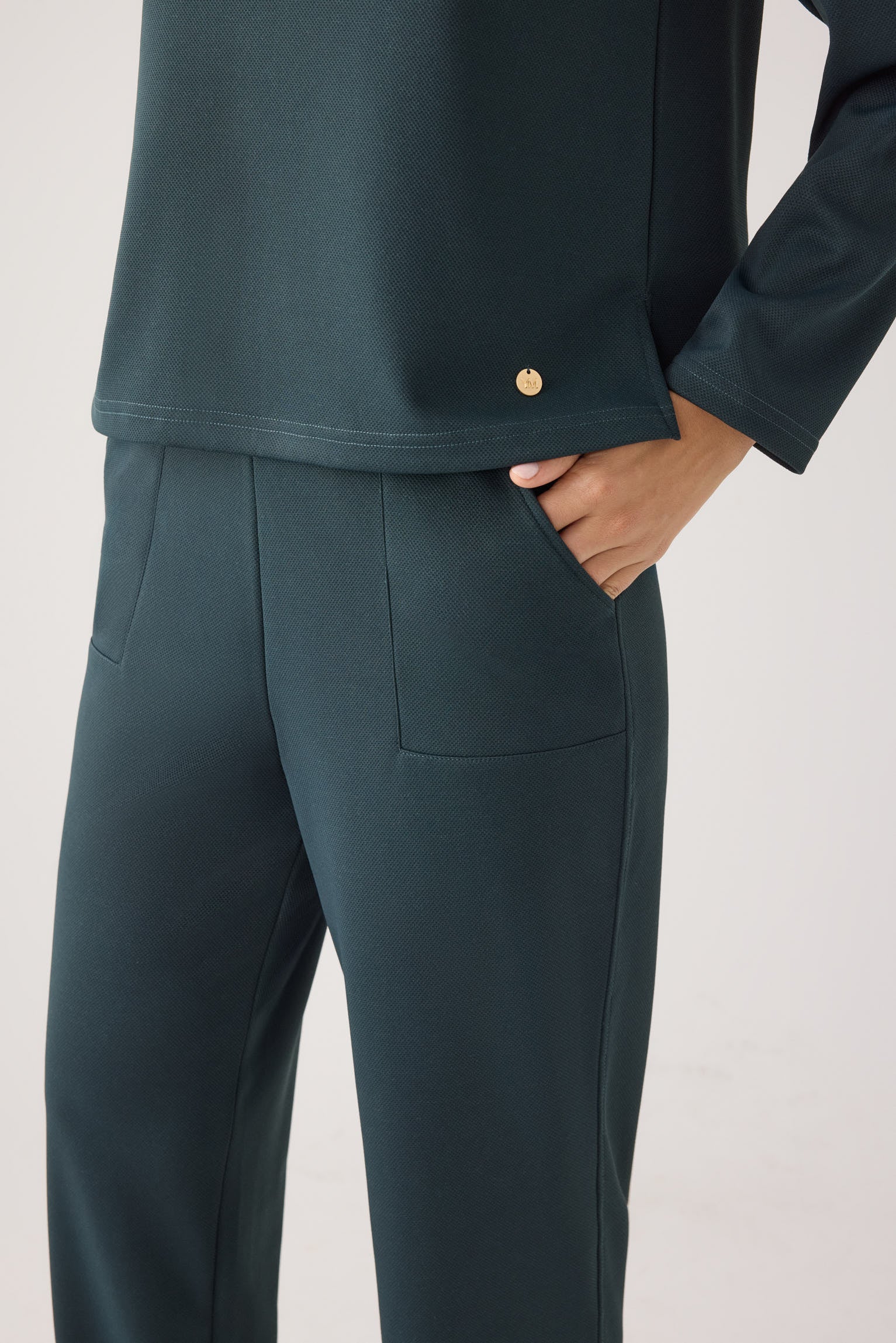 70752-ocean-blue-pantalones-comodos-slim-textura-pique-tiro-alto-verde-botella