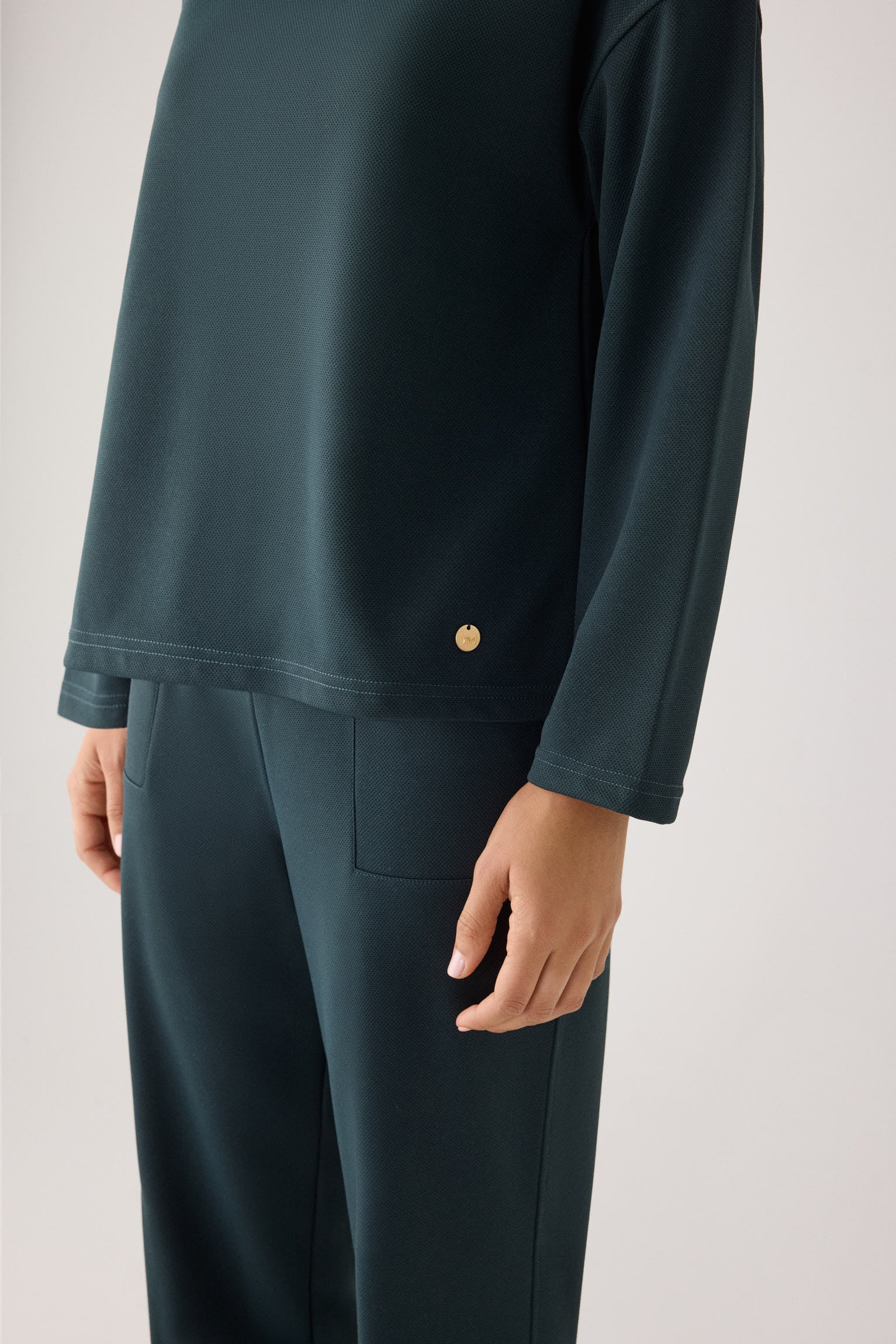70752-ocean-blue-pantalones-comodos-slim-textura-pique-tiro-alto-verde-botella
