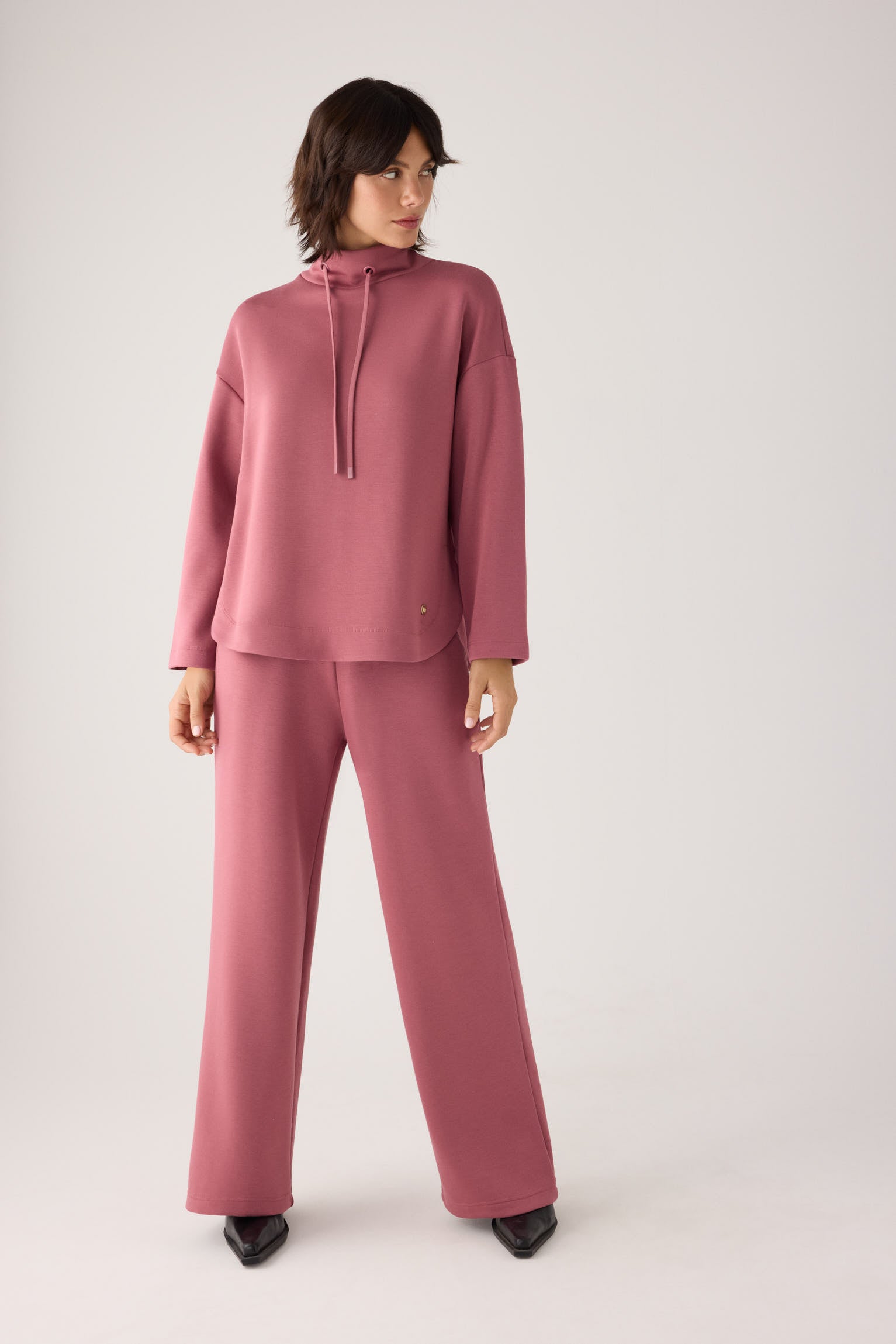 70753-nocturne-rose-jersey-comodo-afelpado-cuello-alto-cordones-rosa