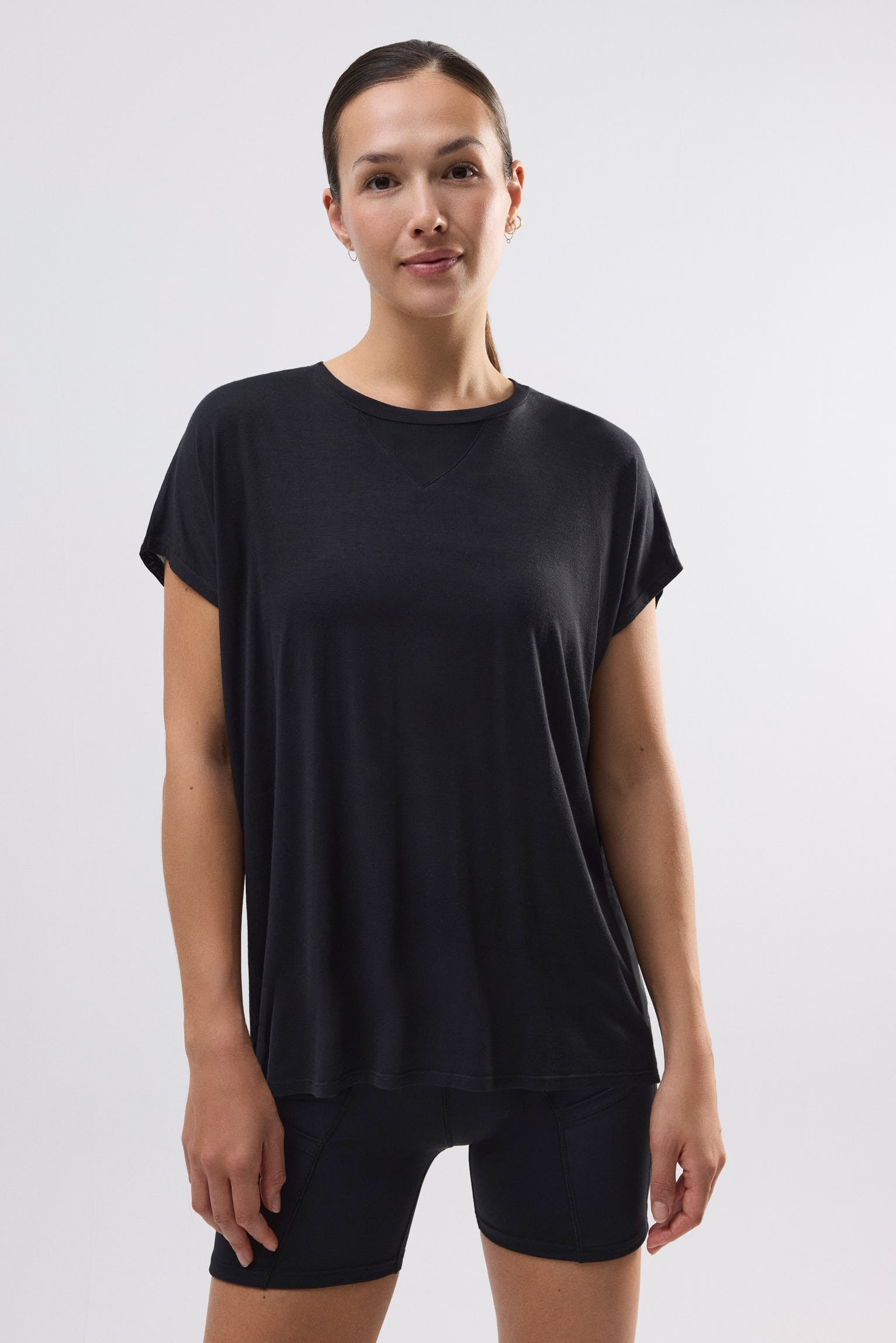 70832-10-camiseta-deportiva-fluida-mujer-ysabel-mora-negro