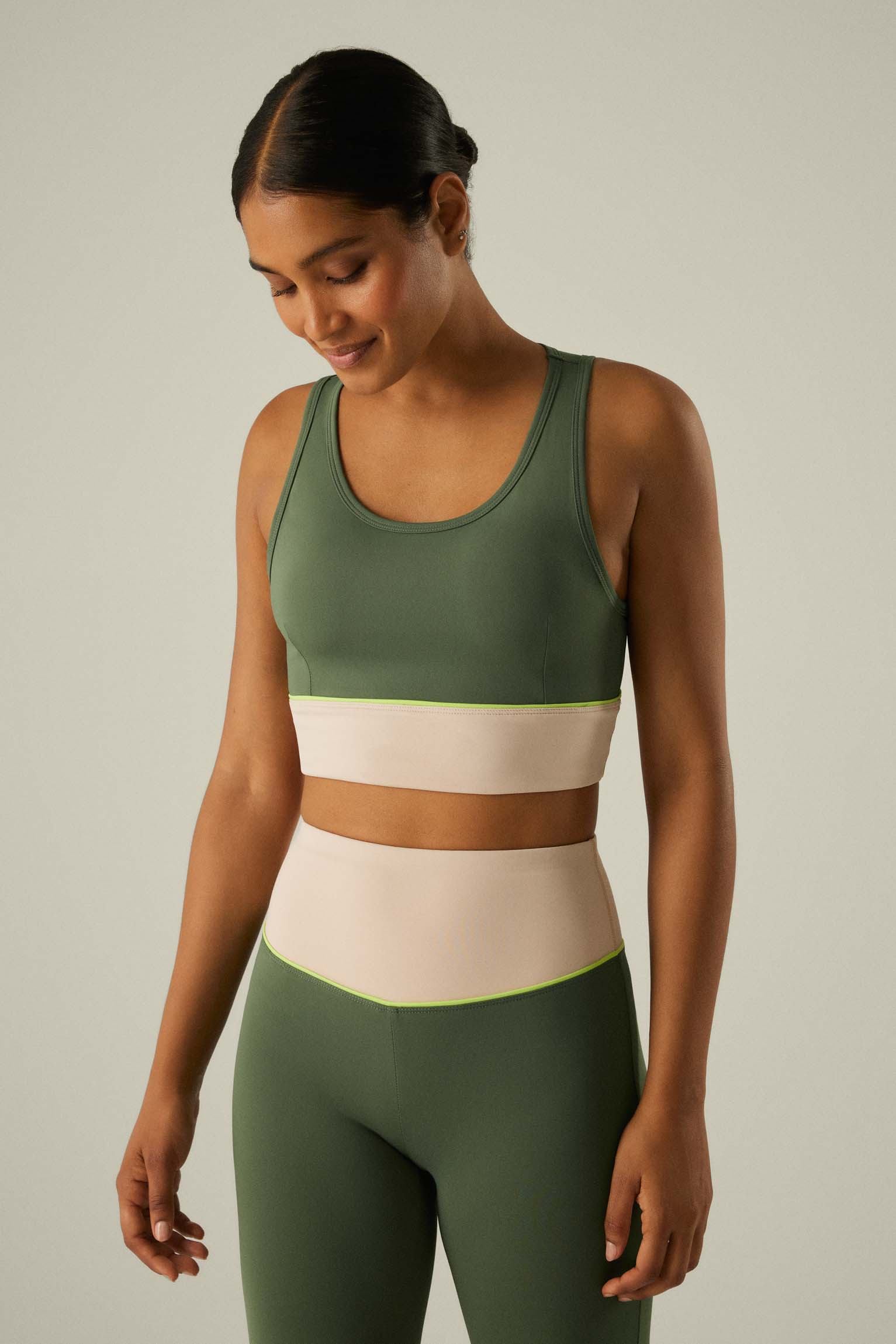 70874-6-ropa-deportiva-top-mujer-ysabel-mora - Verde