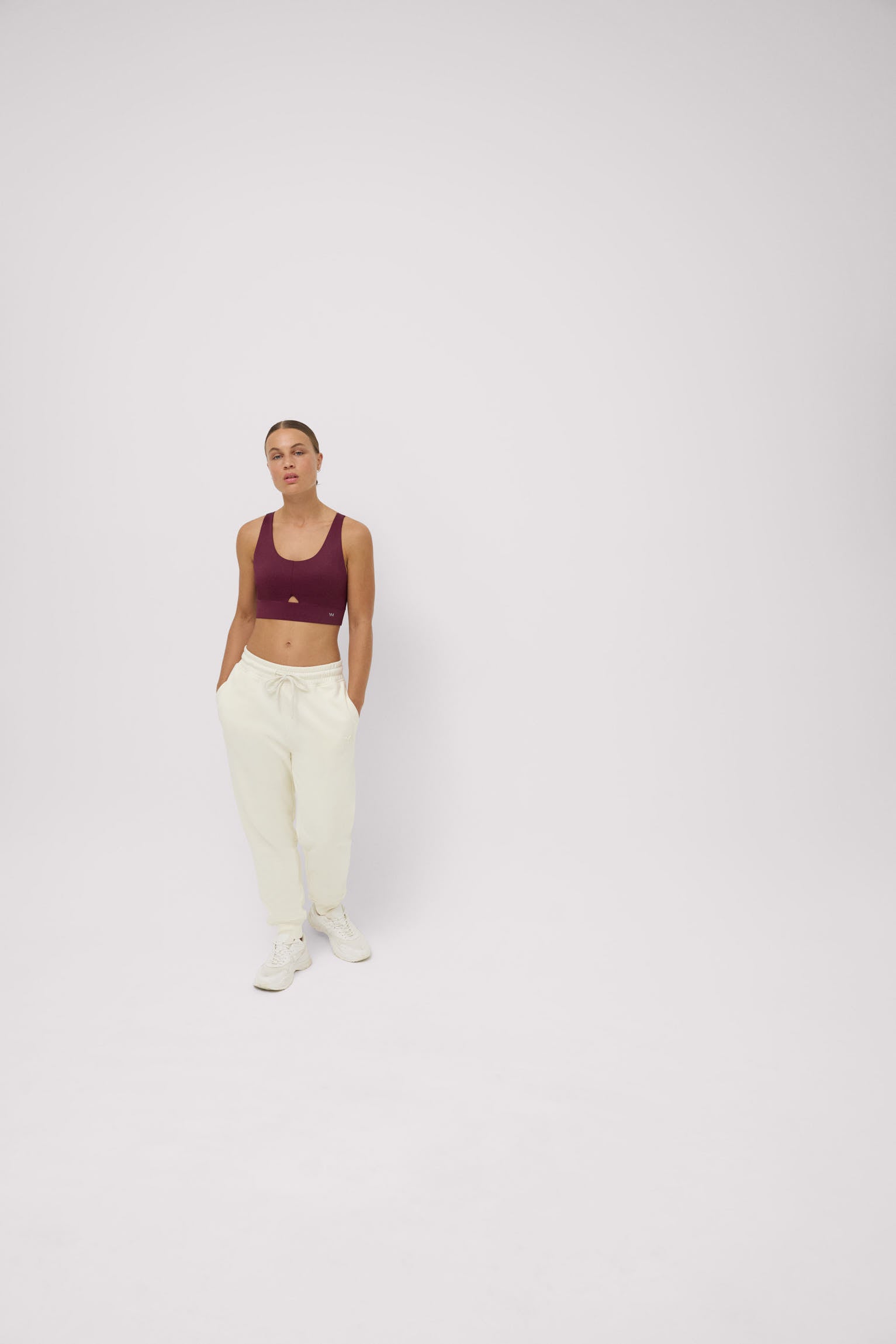 Conjunto deportivo top compressive granate y jogger