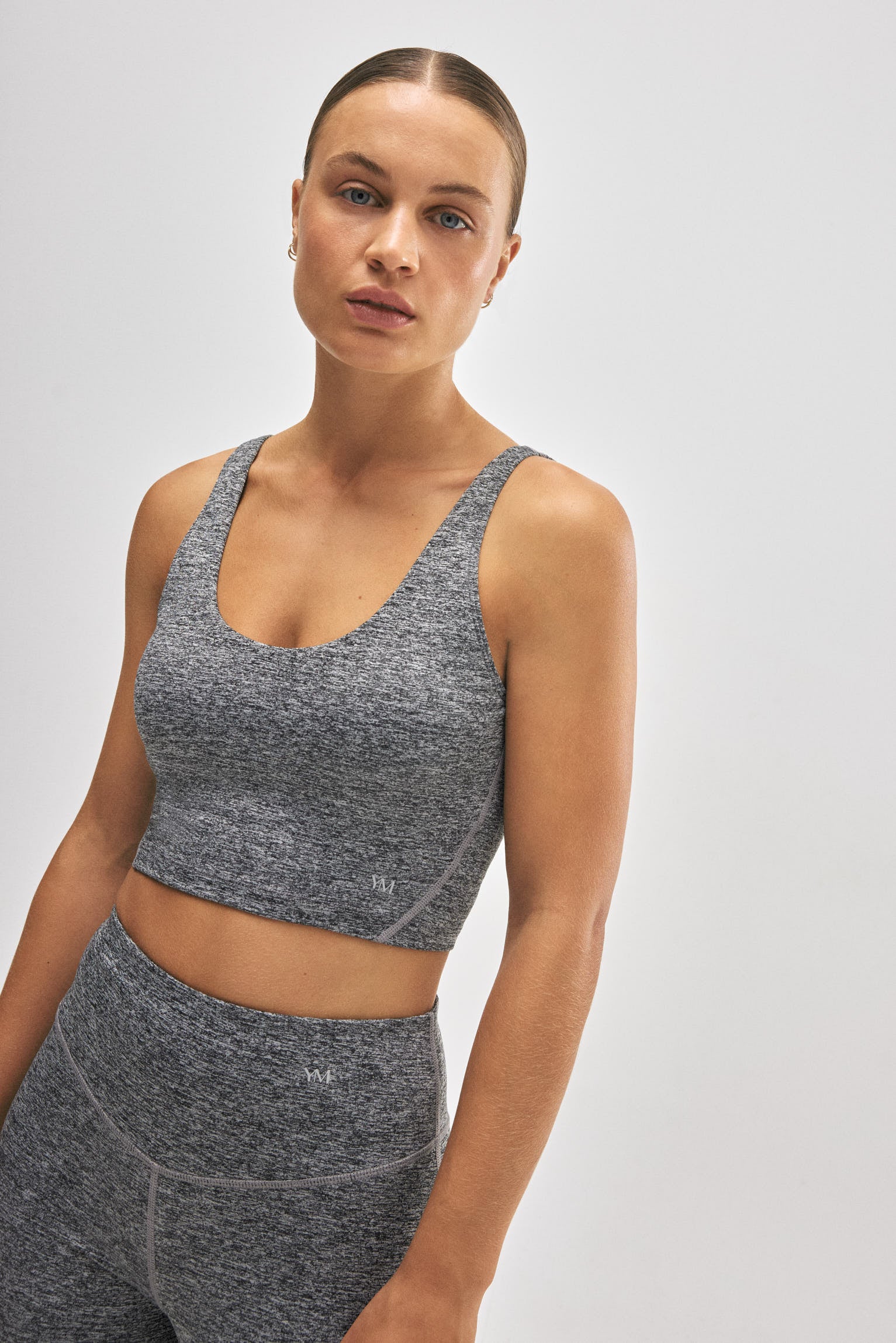 70917-1-sujetador-deportivo-con-top-interior-gris