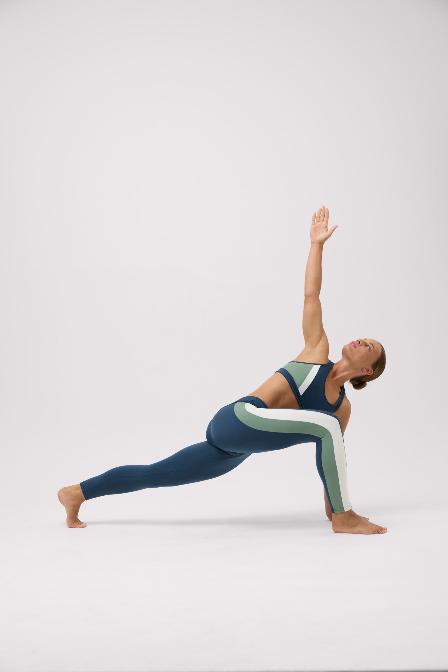 Conjunto deportivo color block azul