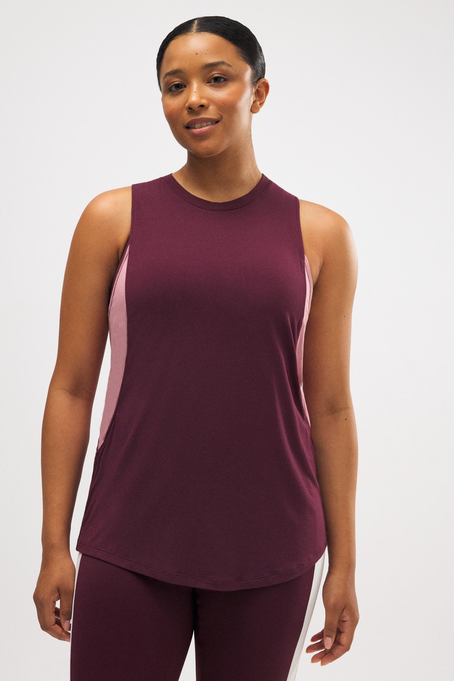 70928-1-camiseta-deportiva-sin-mangas-burdeos