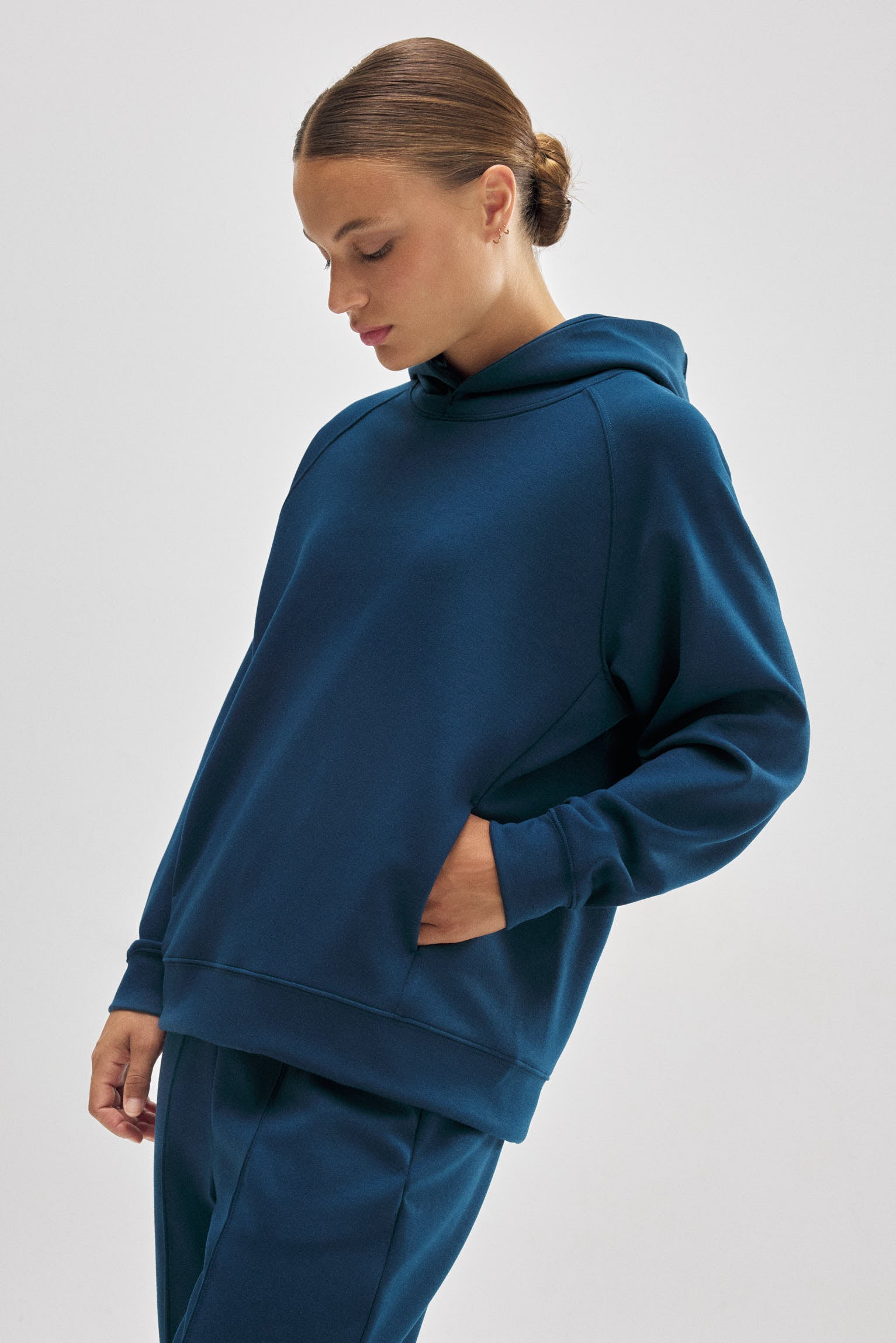 70938-3-sudadera-con-capucha-y-bolsillos-azul