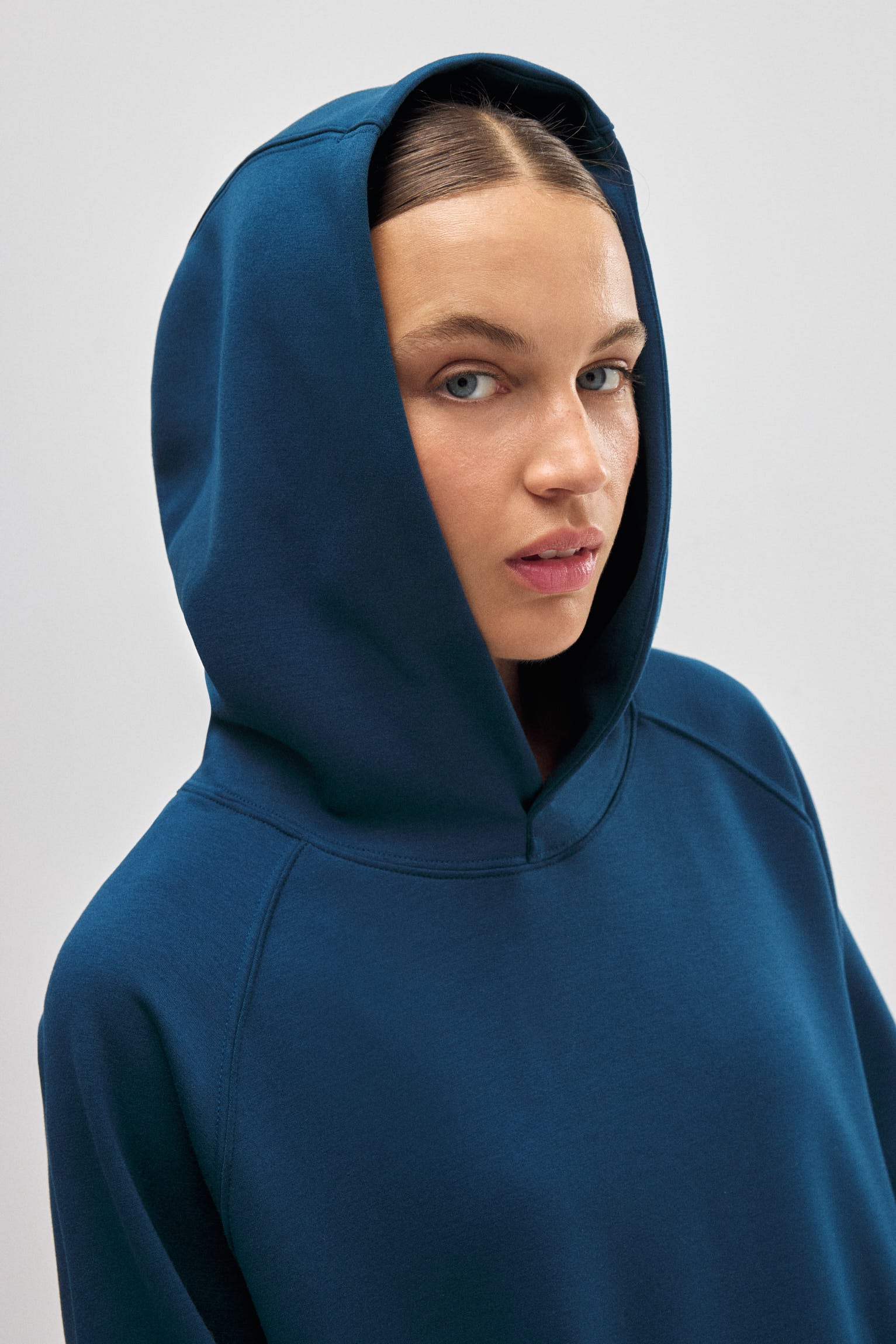 70938-5-sudadera-con-capucha-y-bolsillos-azul