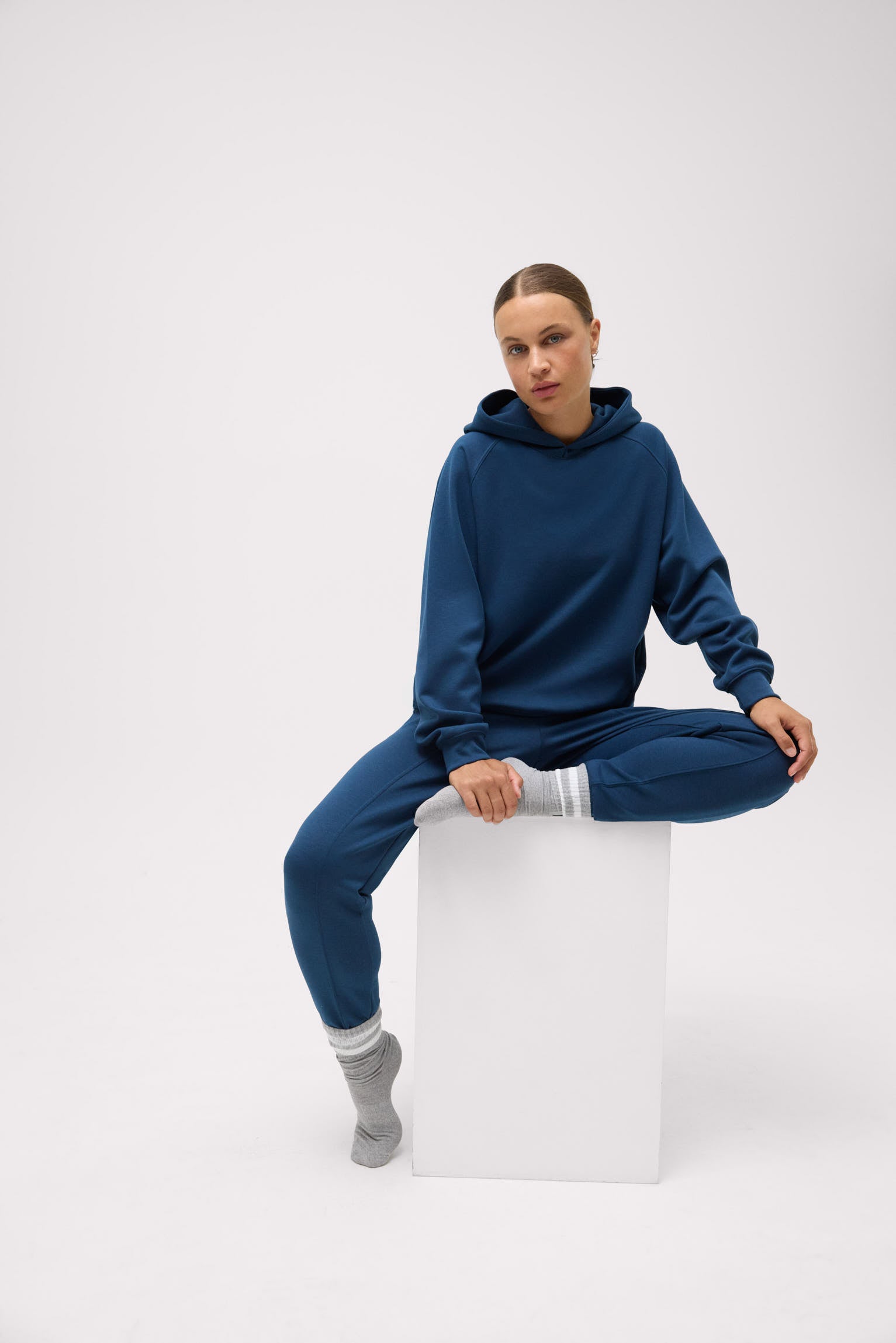 Conjunto deportivo sudadera y jogger azul Colección de viaje