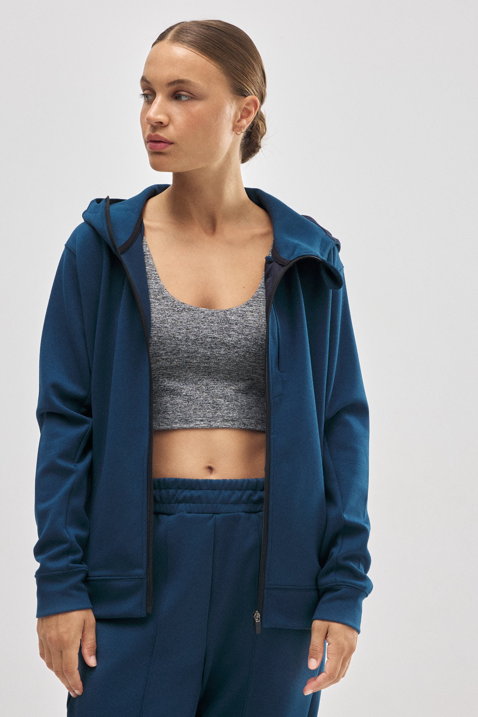 70939-1-chaqueta-deportiva-con-capucha-azul