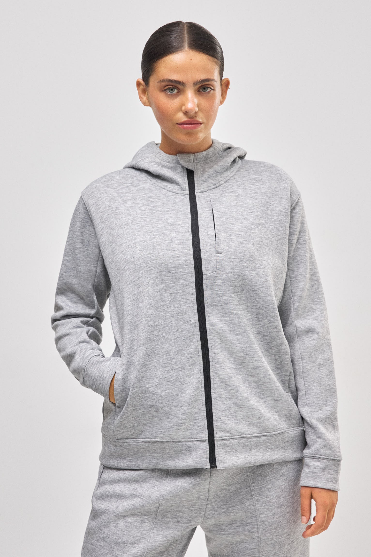70939-1-chaqueta-deportiva-con-capucha-gris